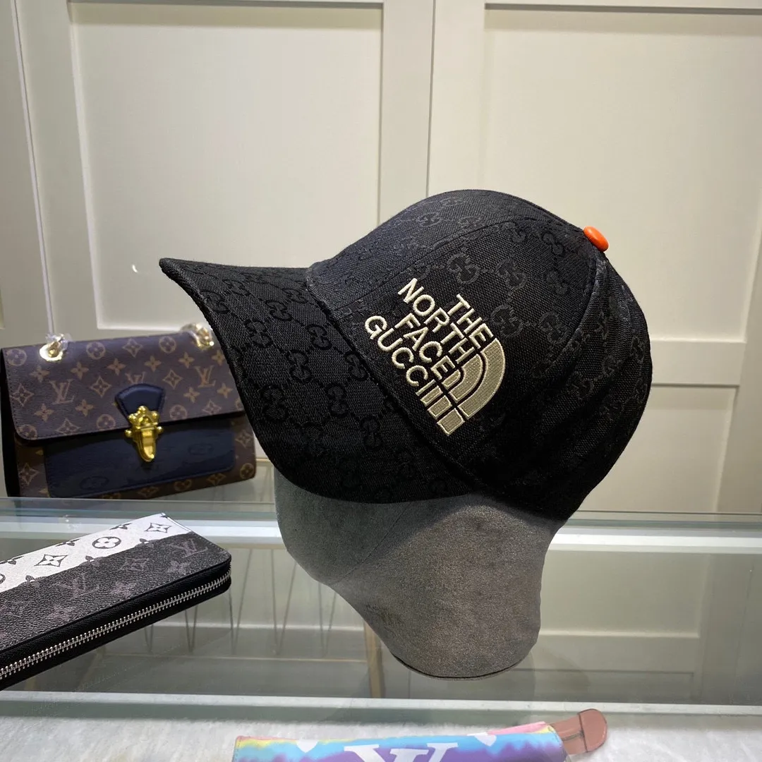 P60 with dust bag [GUCCI] New simple embroidered baseball cap at North Face Alliance counter, very trendy! Casual and sports style, classic production, super easy to match!