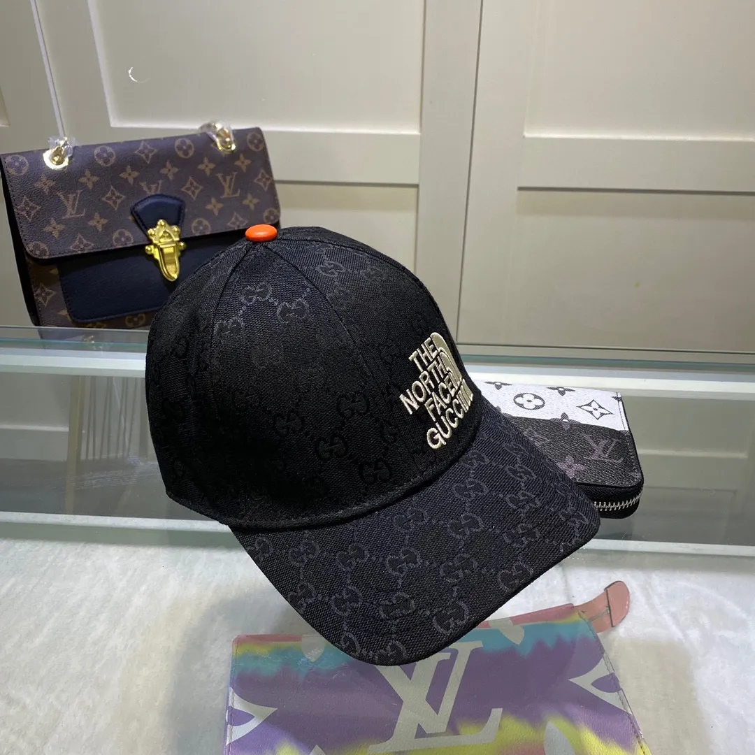 P60 with dust bag [GUCCI] New simple embroidered baseball cap at North Face Alliance counter, very trendy! Casual and sports style, classic production, super easy to match!