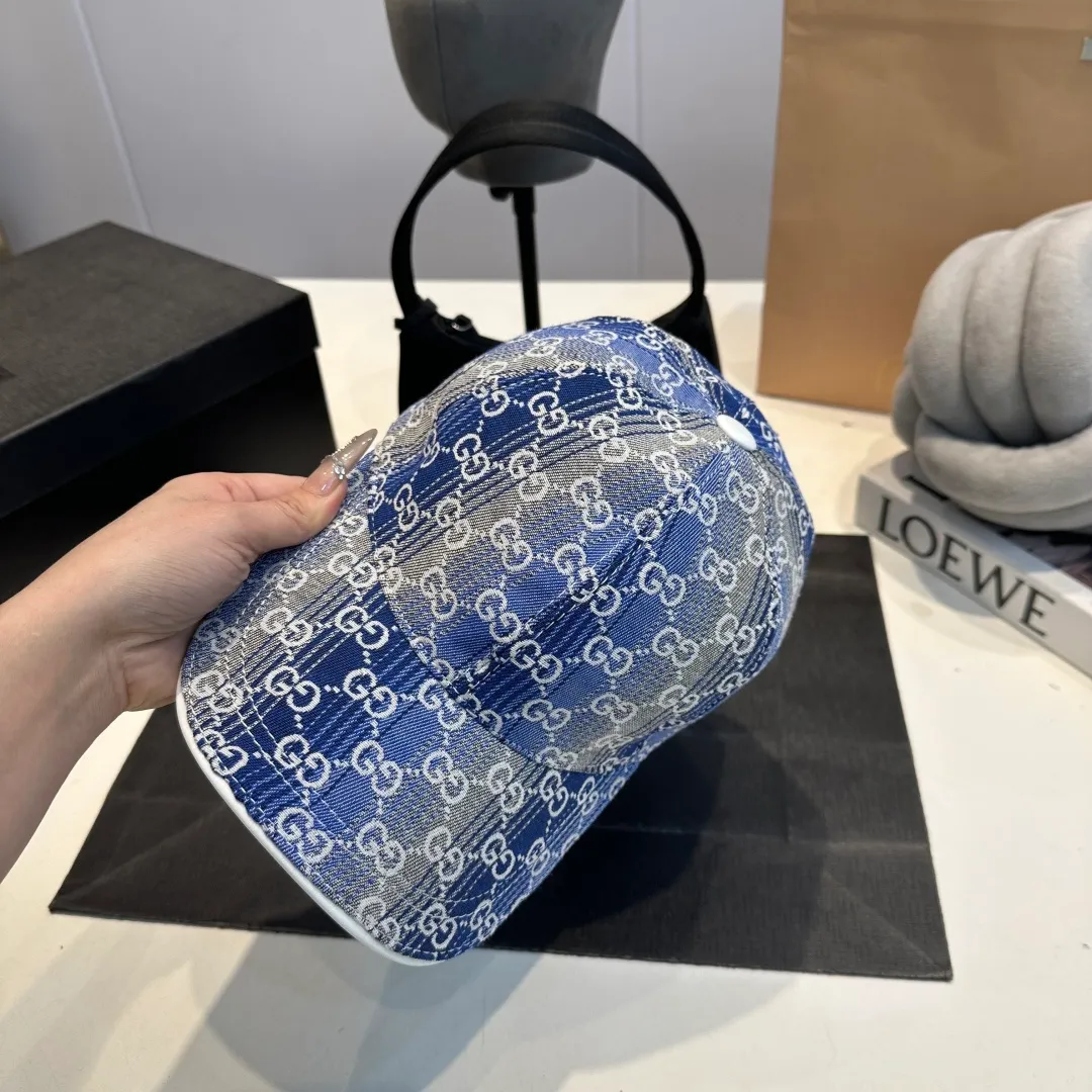 P100 Gucci new original baseball cap, Gucci gradient jacquard, 1:1 mold opening and customization at the counter, original canvas fabric + first-layer cowhide, light and breathable! The quality is great, the basic head circumference is 56cm, and the patch is adjustable.