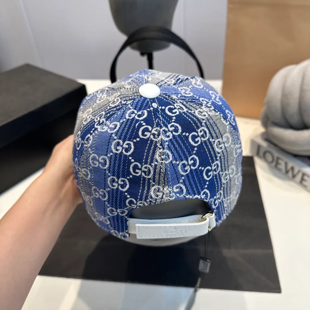 P100 Gucci new original baseball cap, Gucci gradient jacquard, 1:1 mold opening and customization at the counter, original canvas fabric + first-layer cowhide, light and breathable! The quality is great, the basic head circumference is 56cm, and the patch is adjustable.
