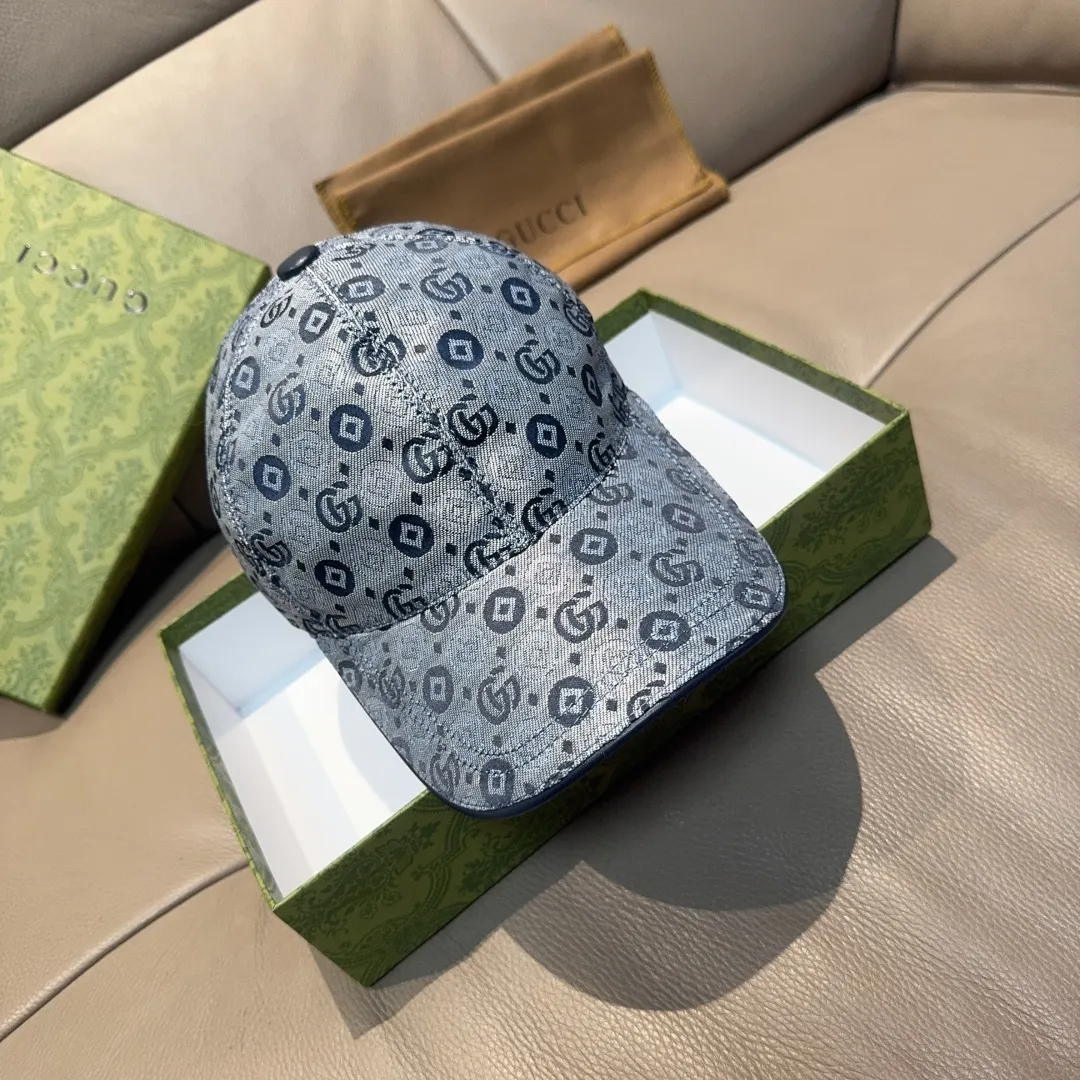 p90., Gucci's new original baseball cap, double G jacquard, 1:1 mold customization at the counter, perfect pattern, original canvas fabric + first-layer cowhide, light and breathable! The basic head circumference is 56cm, and the patch is adjustable.