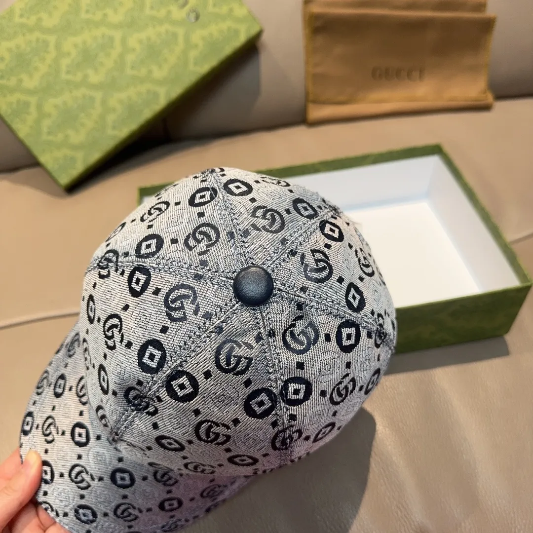 p90., Gucci's new original baseball cap, double G jacquard, 1:1 mold customization at the counter, perfect pattern, original canvas fabric + first-layer cowhide, light and breathable! The basic head circumference is 56cm, and the patch is adjustable.