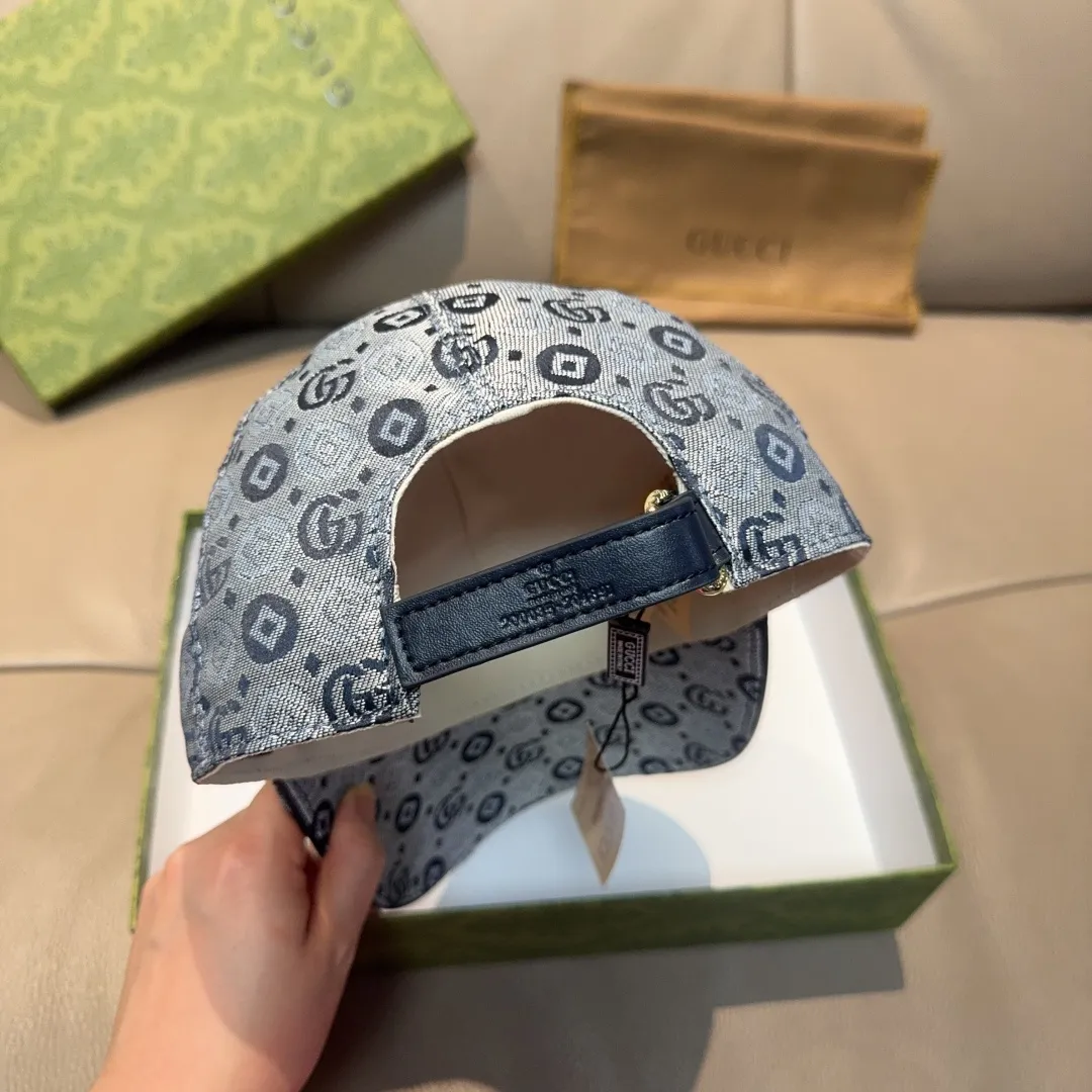 p90., Gucci's new original baseball cap, double G jacquard, 1:1 mold customization at the counter, perfect pattern, original canvas fabric + first-layer cowhide, light and breathable! The basic head circumference is 56cm, and the patch is adjustable.