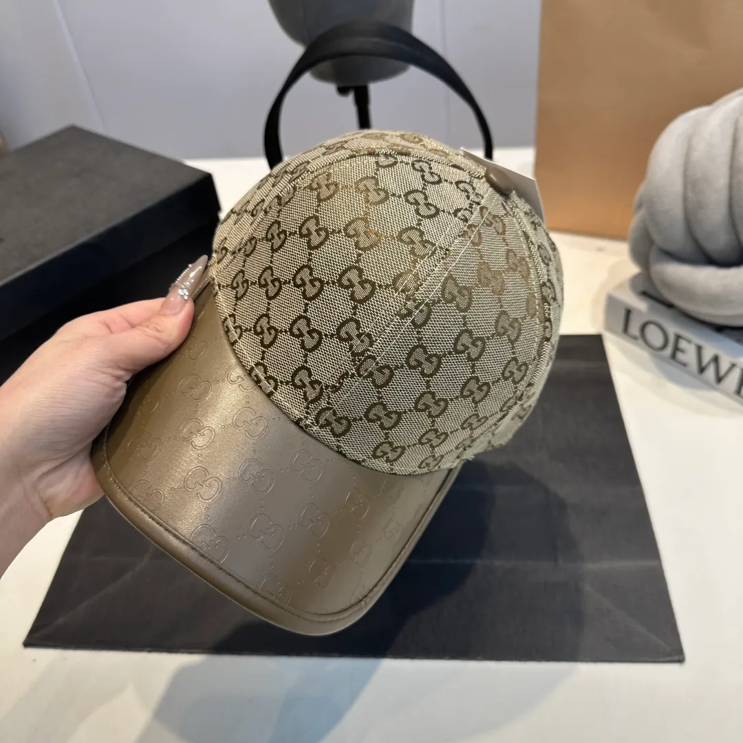 P56 Gucci Baseball Cap♥️GUCCI🧢New product from the official website, baseball cap, original quality, hot arrival 🔥🎩 The craftsmanship is very exquisite, high-end and classy! Low-key luxury, easy to carry! Running volume!