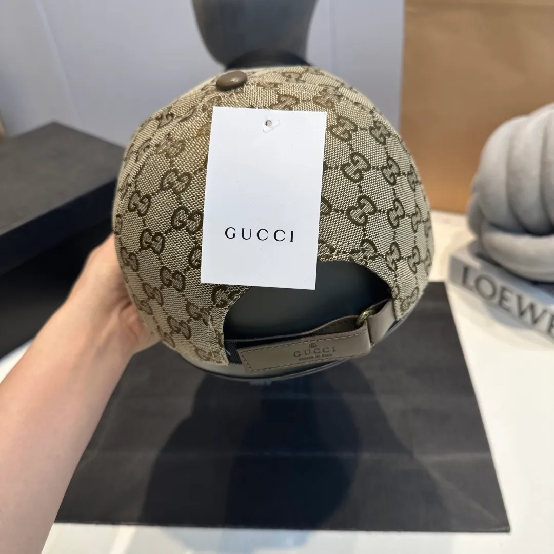 P56 Gucci Baseball Cap♥️GUCCI🧢New product from the official website, baseball cap, original quality, hot arrival 🔥🎩 The craftsmanship is very exquisite, high-end and classy! Low-key luxury, easy to carry! Running volume!