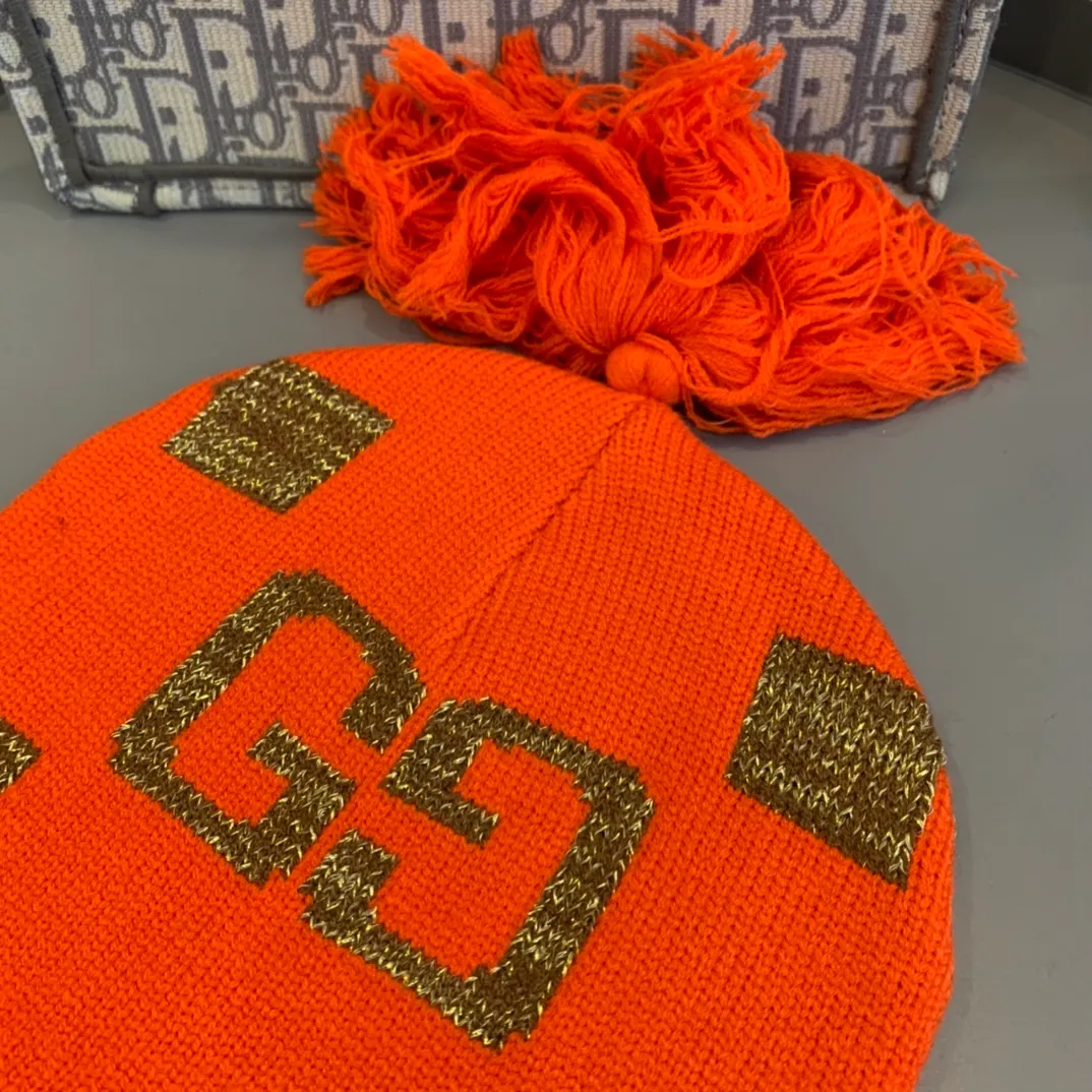 P110 GUCCI Gucci's new letter jacquard logo knitted mohair knitted beanie, high-quality customized wool, simple and handsome new logo, cool and fashionable street style for men and women! Material: 100% cotton Head circumference: 55-58 cm