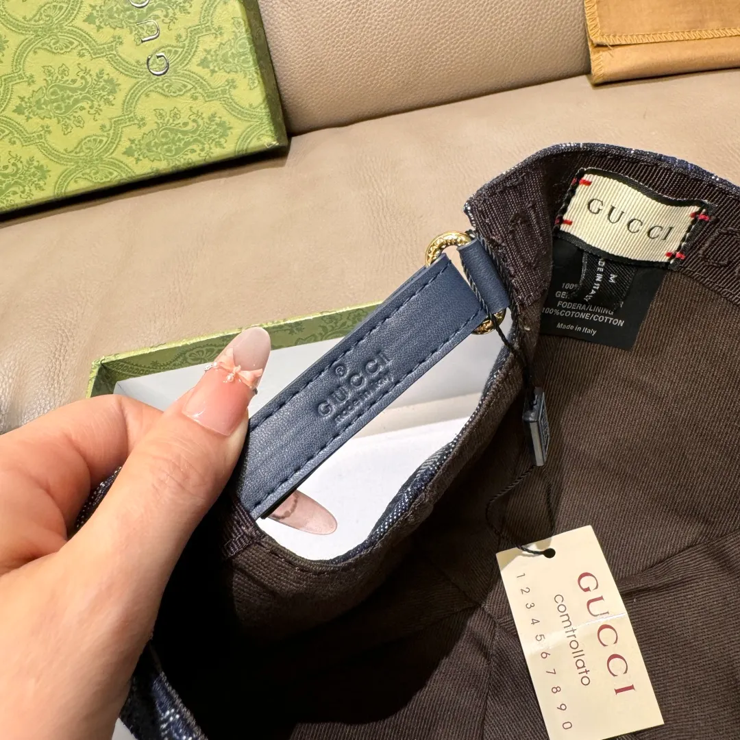 p90., Gucci (Gucci) new original baseball cap, GG denim baseball cap, the latest model at the counter, 1:1 mold customization, genuine mold hardware, original canvas fabric + first-layer cowhide, original quality! The quality is great, the basic head circumference is 56cm, and the patch is adjustable.