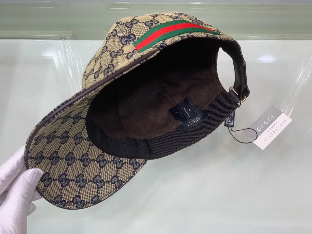 🉐1.1 million classic models are now available in new colors! 😄Gucci (Gucci) classic original baseball cap, 1:1 mold customization at the counter, the highest version, original canvas + first-layer cowhide, pure cotton lining, light and breathable! Photographed in real life, suitable for men and women in all seasons, basic head circumference 56cm, adjustable patches.