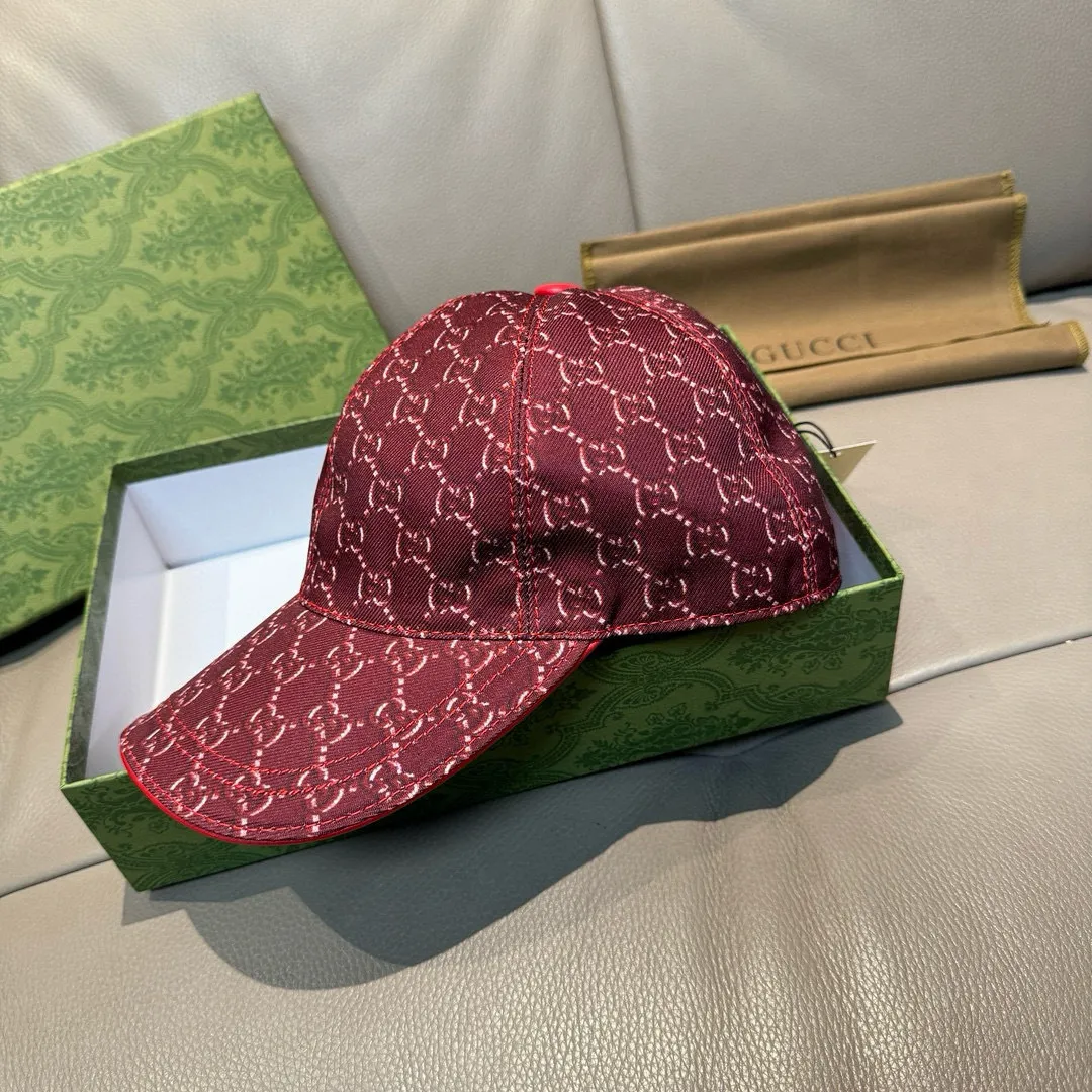 p90, Gucci (Gucci) new original baseball cap, silk screen logo, 1:1 mold opening and customization at the counter, original canvas fabric + first layer of cowhide, pure cotton lining, light and breathable! The quality is great, the basic head circumference is 56cm, and the patch is adjustable.