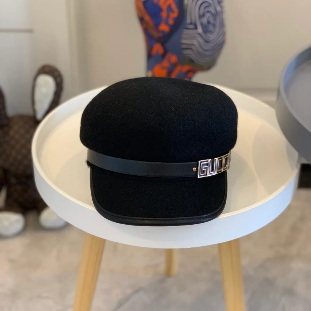 P180 Gucci wool wool military hat, simple and luxurious style, classic double G bee LOGO, leather brim, versatile style, warm and concave shape must-have item! Many Internet celebrity network anchors must join! Material: 100% wool Head circumference: 57cm