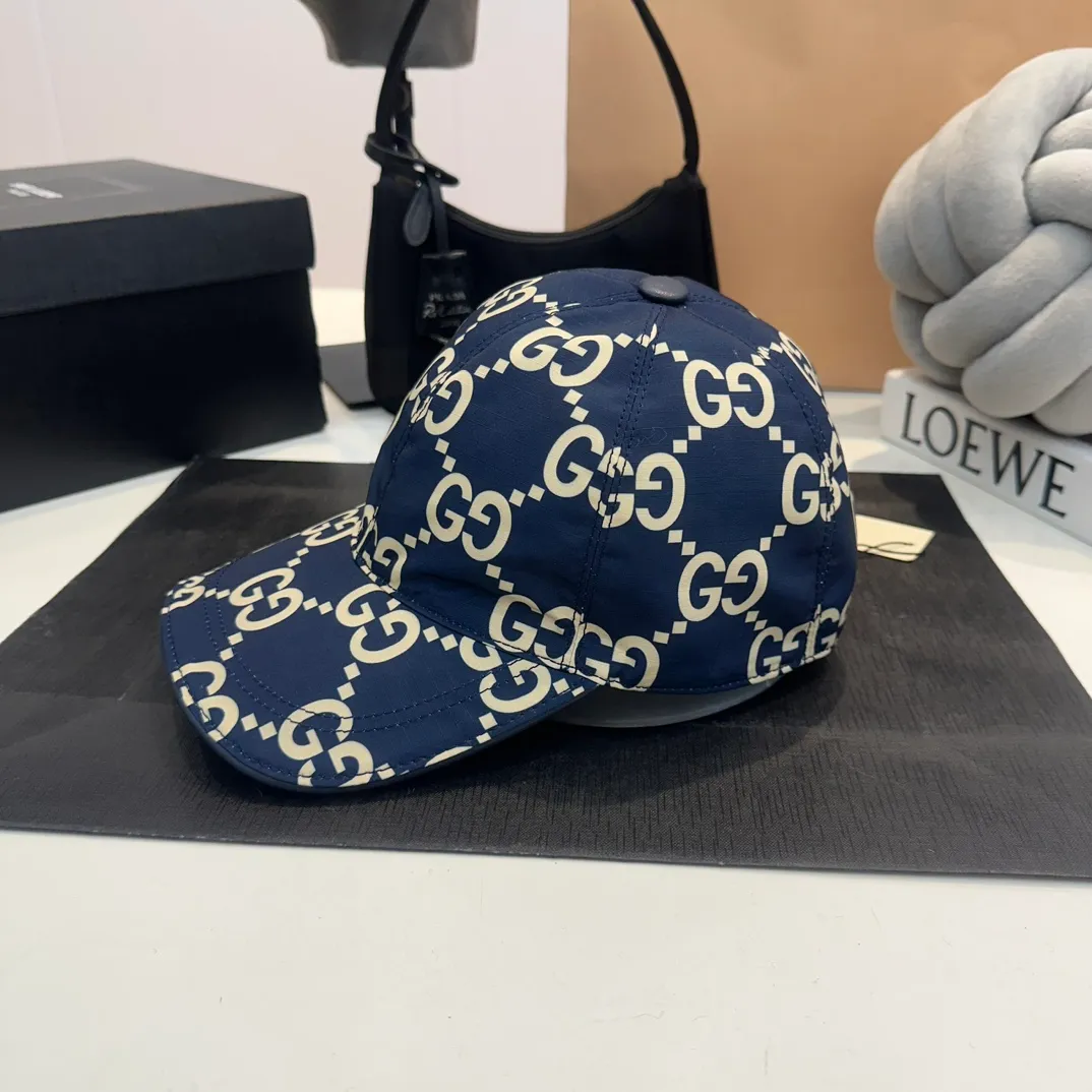 P80 Gucci (Gucci) new spring and summer original baseball cap, logo webbing, 1:1 mold customization, original canvas fabric + first-layer cowhide, popular purchasing agent, versatile style for men and women, great quality! Basic head circumference 56, adjustable patch