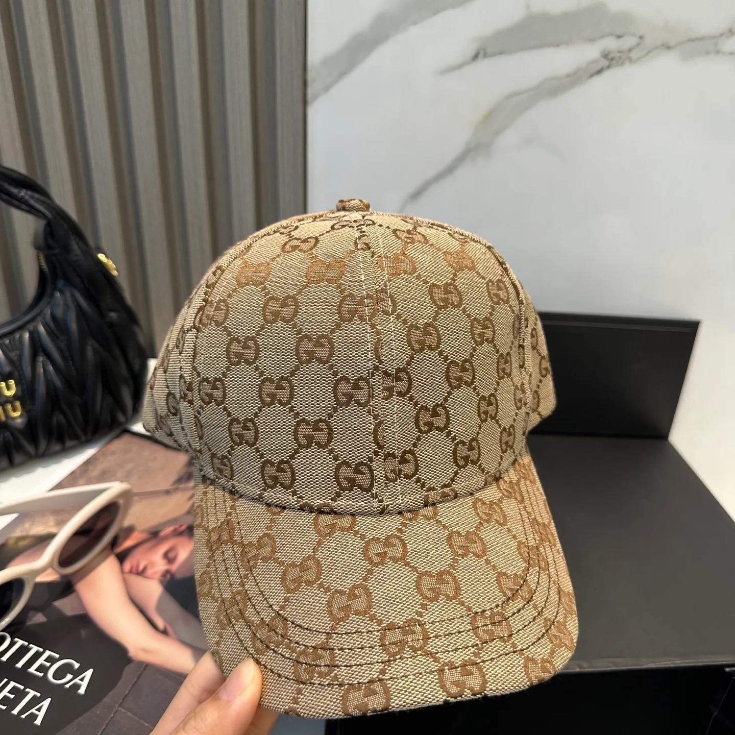 P60💰Gucci Baseball Cap♥️GUCCI🧢Official new product, baseball cap, original quality, hot arrival 🔥🎩 The craftsmanship is very exquisite, high-end and classy! Low-key luxury, easy to carry! Running volume!