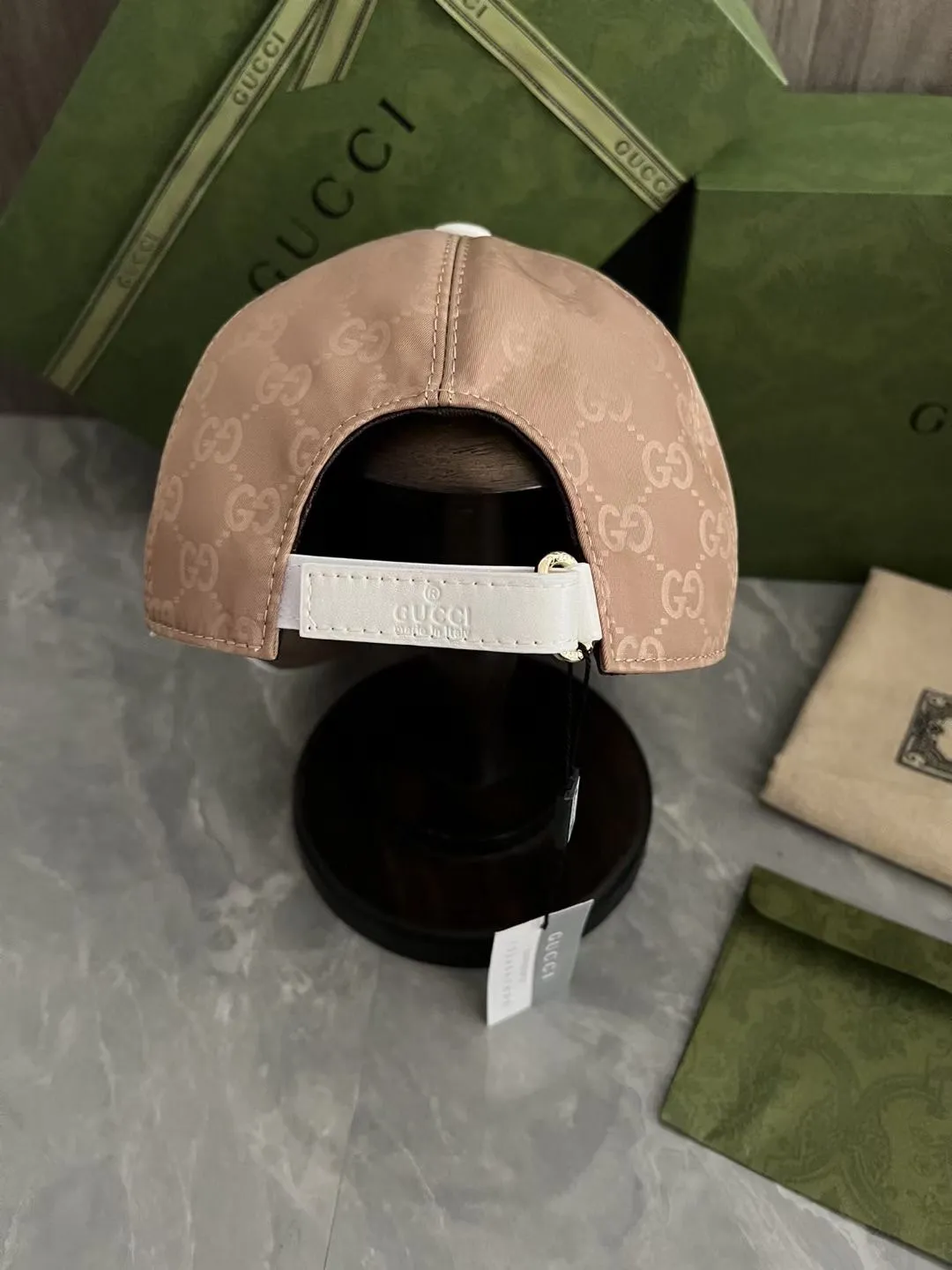 🉐90 Gucci (Gucci) classic original baseball cap 😍1:1 mold opening and customization at the counter, the highest version, original canvas + first-layer cowhide, pure cotton lining, light and breathable! Photographed in real life, suitable for men and women in all seasons, basic head circumference 56cm, adjustable patches.