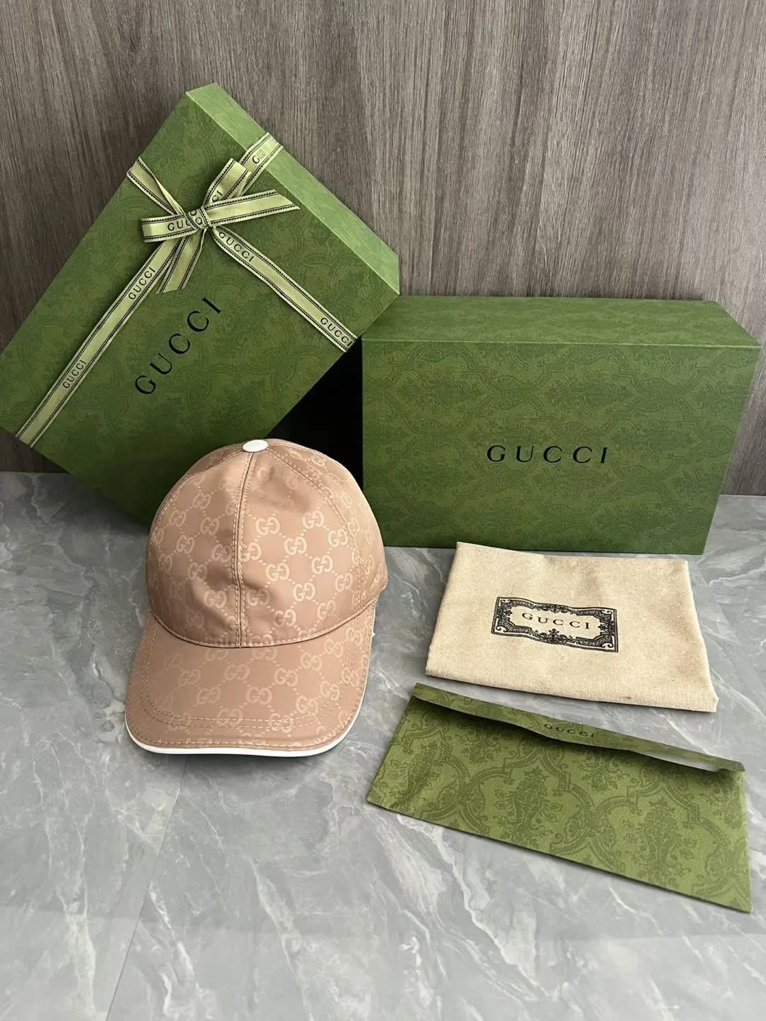 🉐90 Gucci (Gucci) classic original baseball cap 😍1:1 mold opening and customization at the counter, the highest version, original canvas + first-layer cowhide, pure cotton lining, light and breathable! Photographed in real life, suitable for men and women in all seasons, basic head circumference 56cm, adjustable patches.