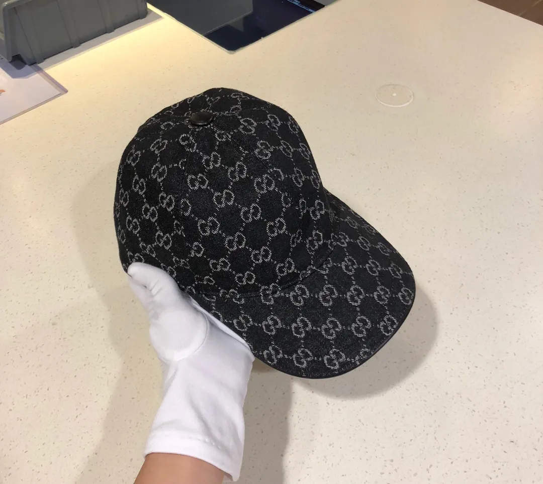 💰100 Gucci (Gucci) new original baseball cap, the latest model at the counter, 1:1 mold customization, genuine mold hardware, original canvas fabric + first-layer cowhide, original quality! The quality is great, the basic head circumference is 56cm, and the patch is adjustable.