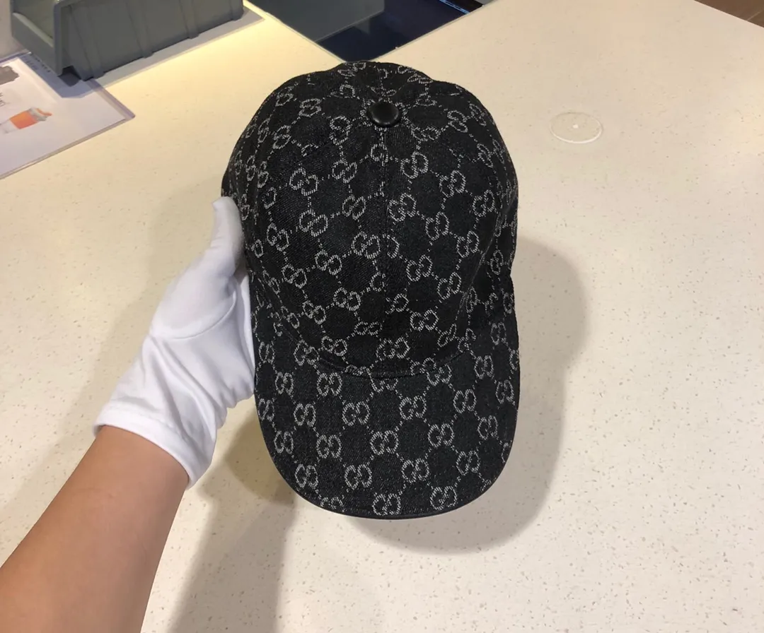 💰100 Gucci (Gucci) new original baseball cap, the latest model at the counter, 1:1 mold customization, genuine mold hardware, original canvas fabric + first-layer cowhide, original quality! The quality is great, the basic head circumference is 56cm, and the patch is adjustable.