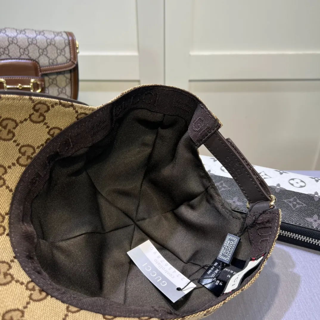 P80💰Gucci (Gucci) classic original baseball cap, double G denim jacquard, retro design, 1:1 mold customization at the counter! Original denim fabric + first-layer cowhide, light and breathable! Actual photo, suitable for men and women, basic head circumference 56cm, adjustable patch.