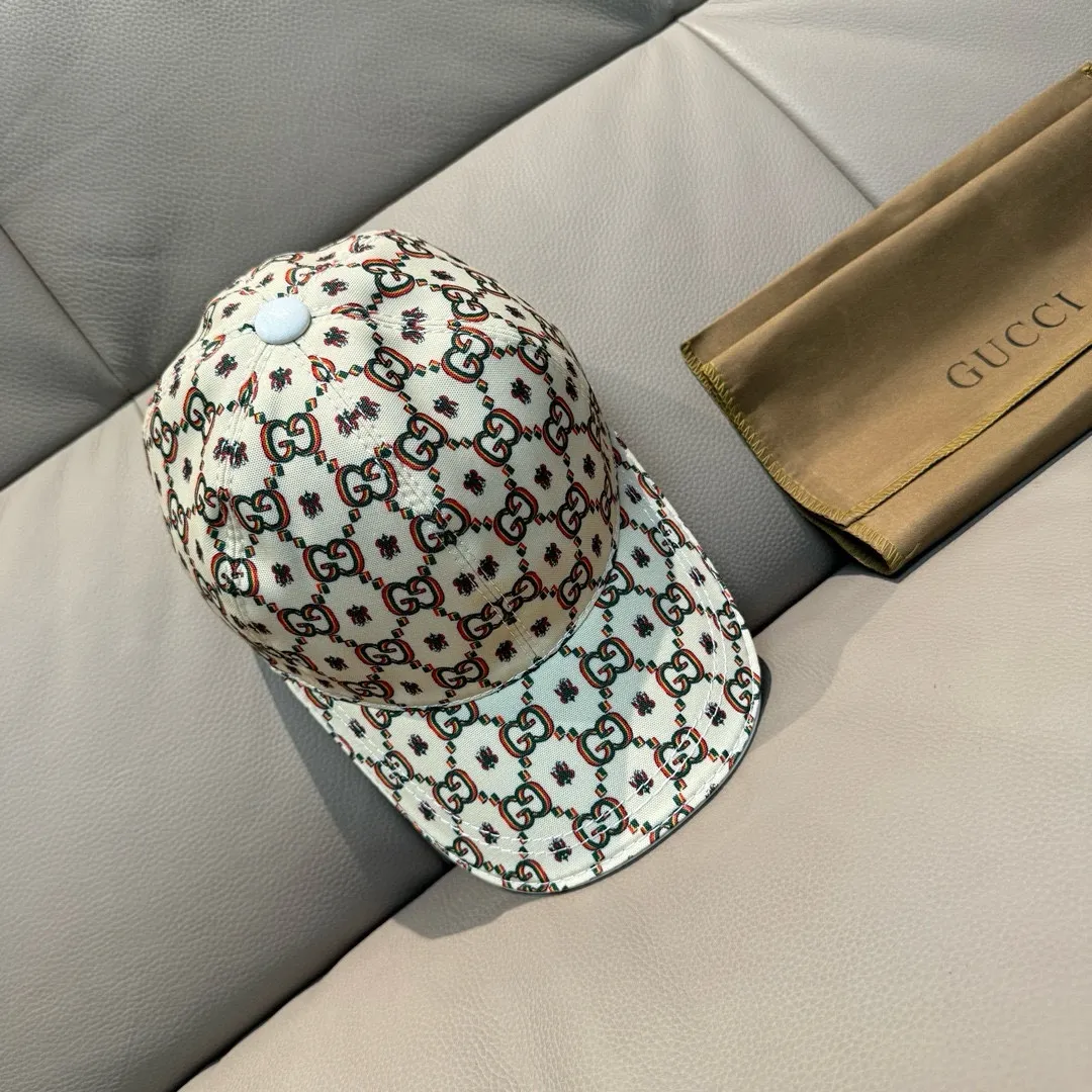 P90 new model shipped, Gucci (Gucci) new original baseball cap, double G insect print, counter 1:1, imported canvas + first layer cowhide, popular for purchasing, versatile style for men and women, great quality! The basic head circumference is 56cm, and the patch is adjustable.
