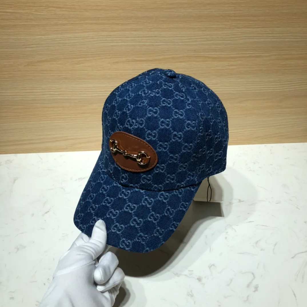 💰80 Gucci Baseball Cap GUCCI Baseball Cap 🧢New Gucci Baseball Cap from the official website, original order quality is very popular 🔥🎩 The craftsmanship is very exquisite, high-end and classy! Low-key luxury, easy to carry!