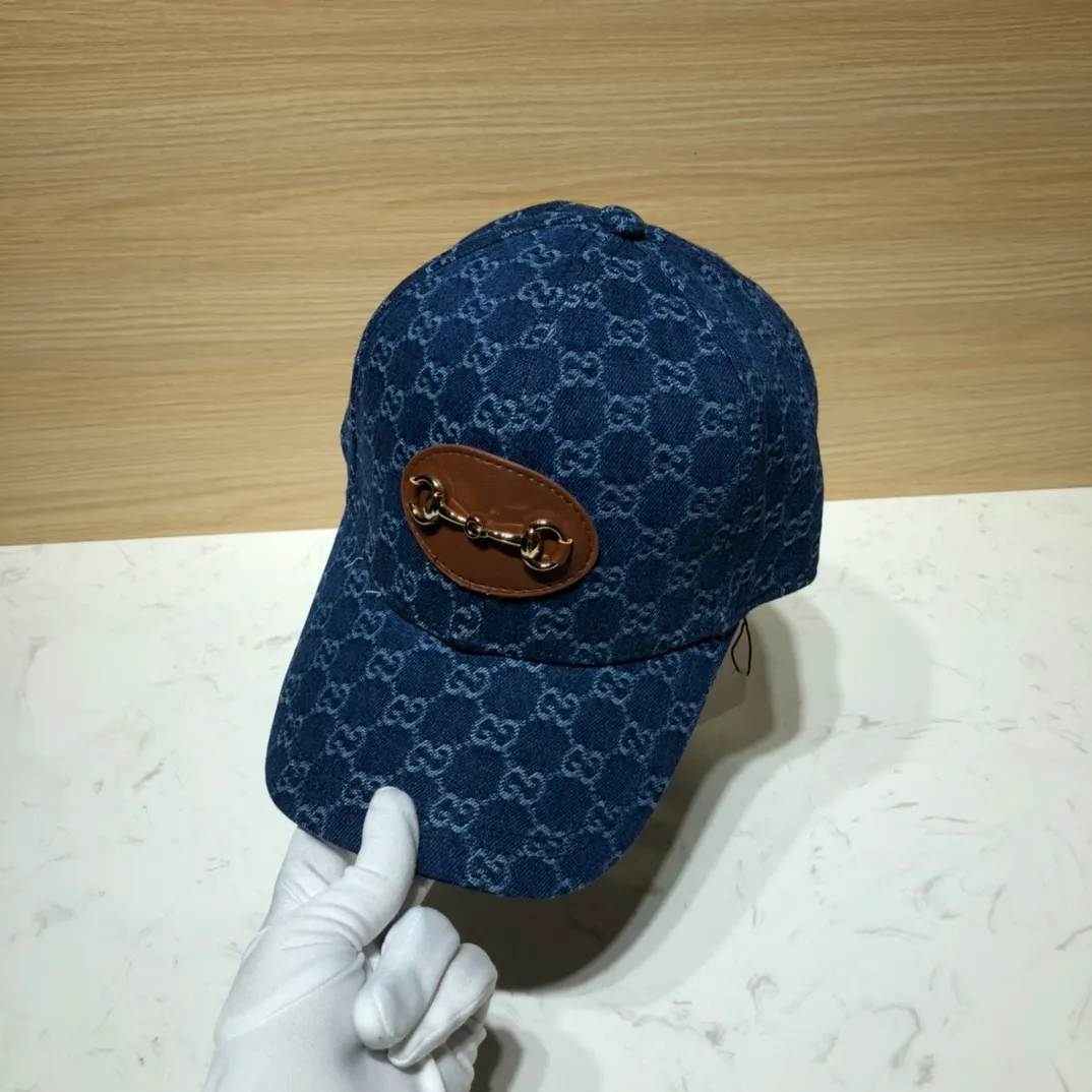 💰80 Gucci Baseball Cap GUCCI Baseball Cap 🧢New Gucci Baseball Cap from the official website, original order quality is very popular 🔥🎩 The craftsmanship is very exquisite, high-end and classy! Low-key luxury, easy to carry!