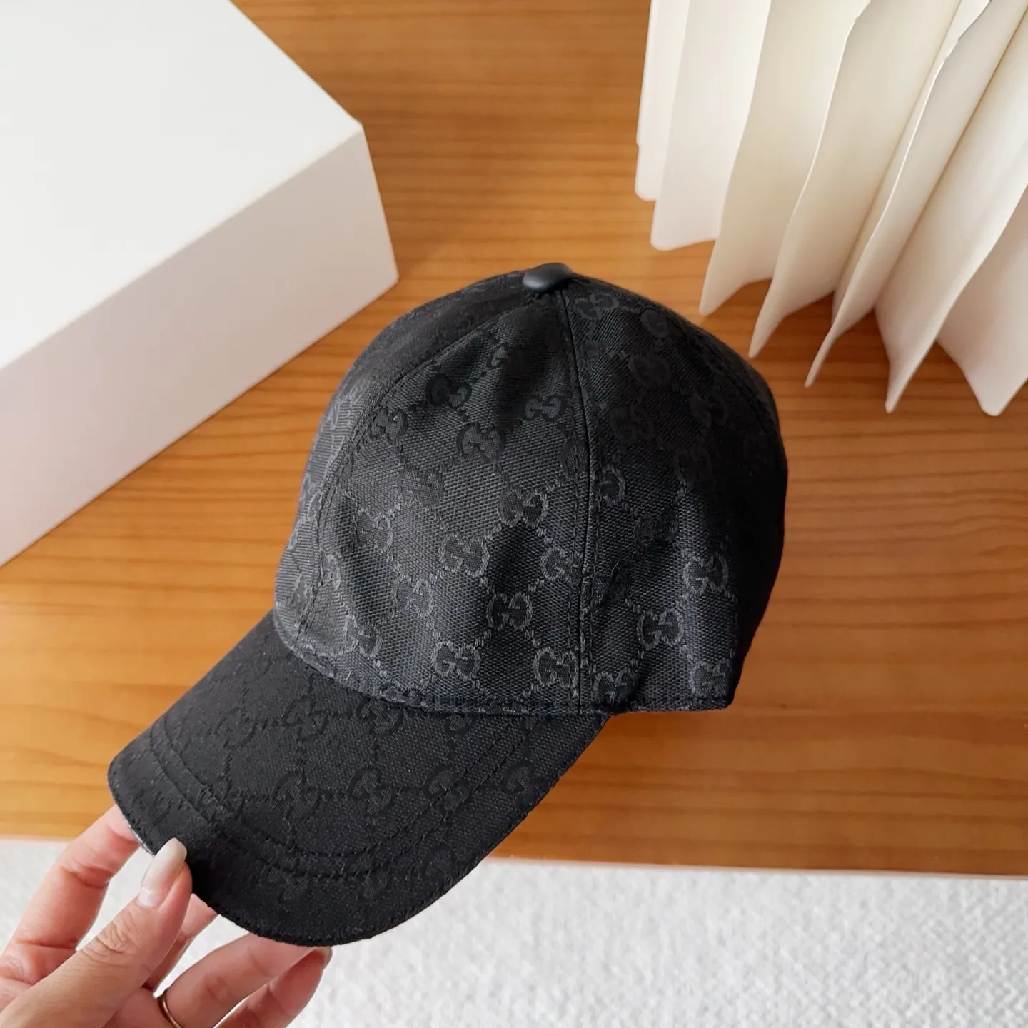 💰60 GUCCI simple baseball cap, very trendy! Casual and sports style, classic production, super easy to match!