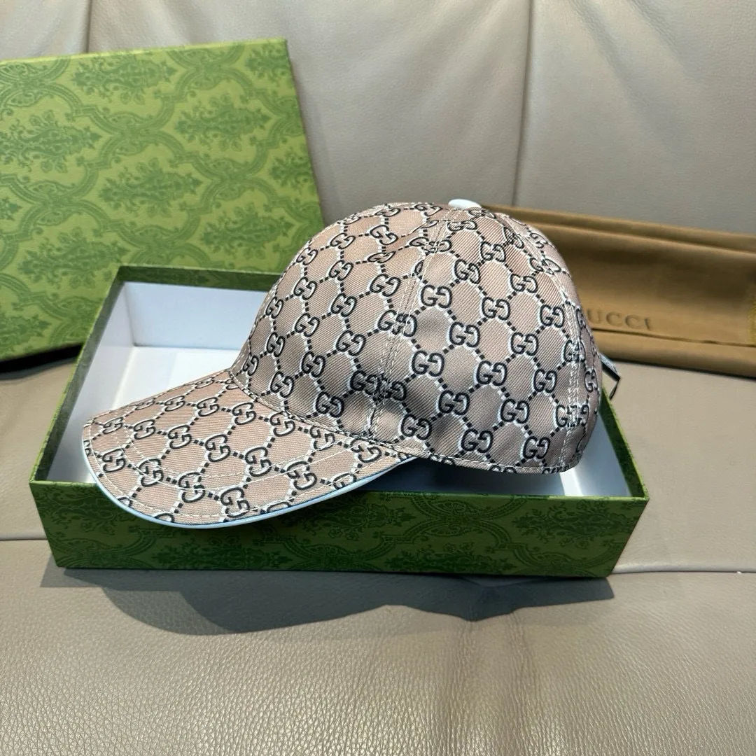 p90, Gucci (Gucci) new original baseball cap, silk screen logo, 1:1 mold opening and customization at the counter, original canvas fabric + first layer of cowhide, pure cotton lining, light and breathable! The quality is great, the basic head circumference is 56cm, and the patch is adjustable.