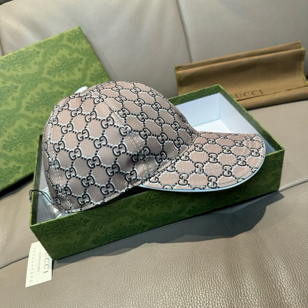 p90, Gucci (Gucci) new original baseball cap, silk screen logo, 1:1 mold opening and customization at the counter, original canvas fabric + first layer of cowhide, pure cotton lining, light and breathable! The quality is great, the basic head circumference is 56cm, and the patch is adjustable.