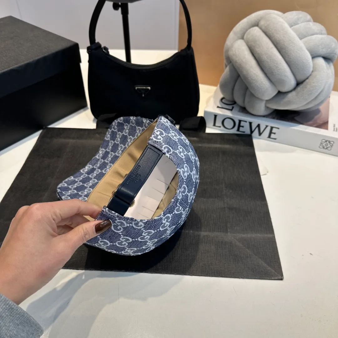 P60 Gucci Baseball Cap♥️GUCCI🧢New product from the official website, baseball cap, original quality, very popular 🔥🎩 The craftsmanship is very exquisite, high-end and classy! Low-key luxury, easy to carry! Running volume!