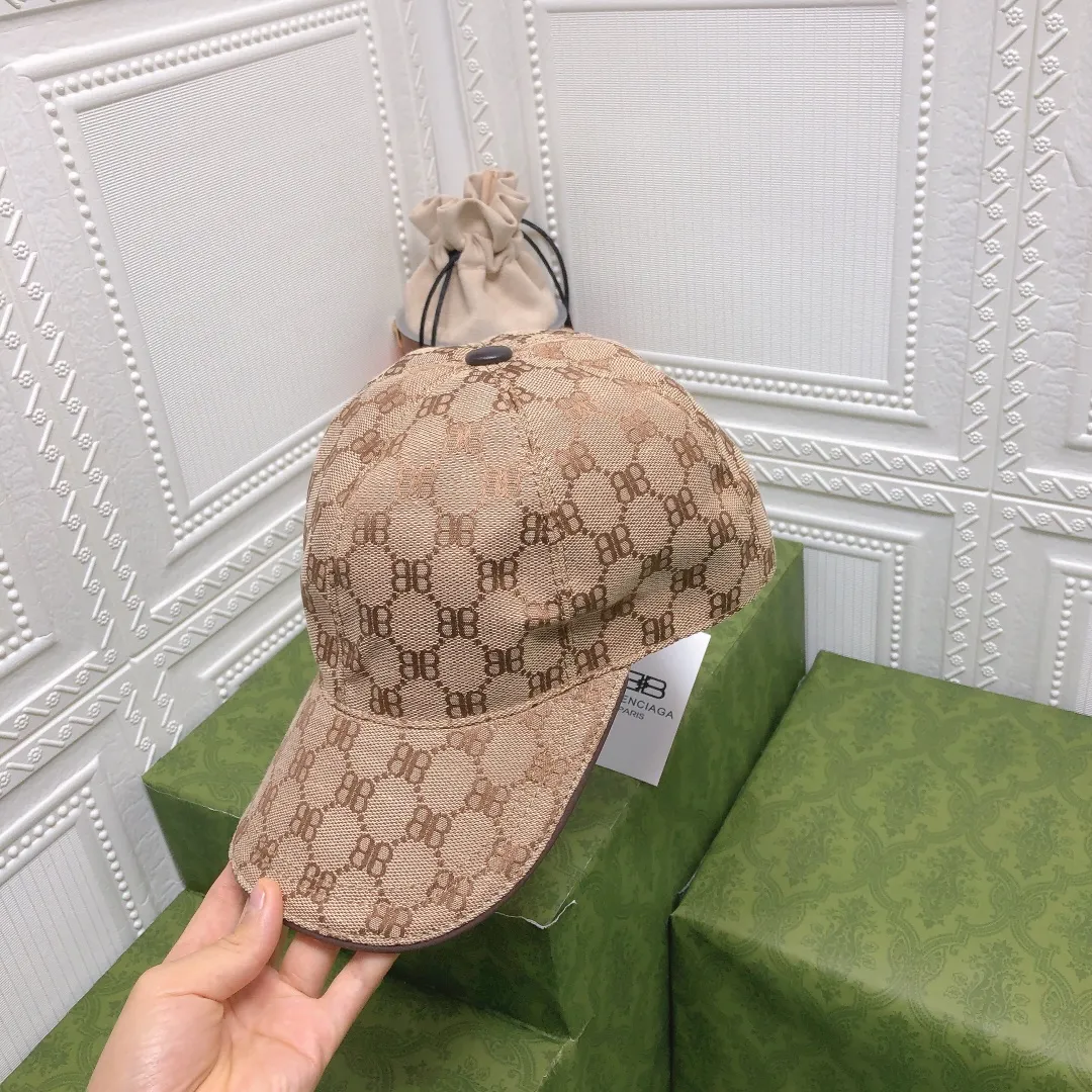 💰100 Gucci (Gucci) new original baseball cap, the latest model at the counter, 1:1 mold customization, genuine mold hardware, original canvas fabric + first-layer cowhide, original quality! The quality is great, the basic head circumference is 56cm, and the patch is adjustable.