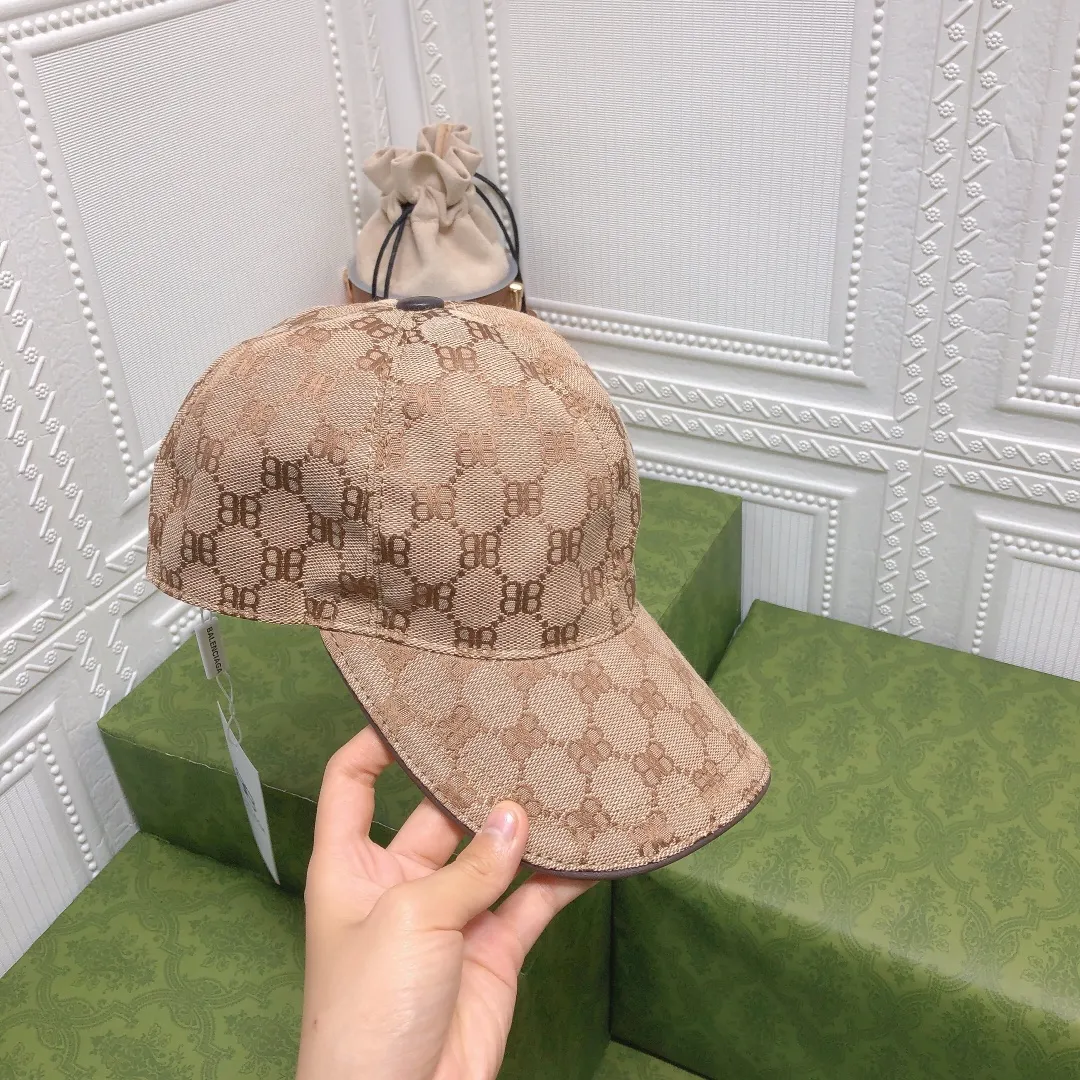 💰100 Gucci (Gucci) new original baseball cap, the latest model at the counter, 1:1 mold customization, genuine mold hardware, original canvas fabric + first-layer cowhide, original quality! The quality is great, the basic head circumference is 56cm, and the patch is adjustable.