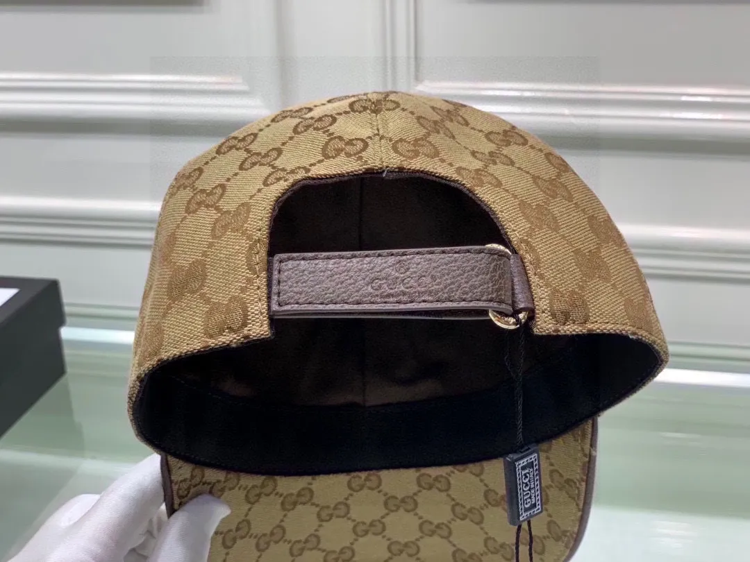 🉐100, Gucci (Gucci) new original baseball cap, the latest model at the counter, 1:1 mold customization, genuine mold opening, original canvas fabric + first layer of cowhide, original quality! The quality is great, the basic head circumference is 56cm, and the patch is adjustable.