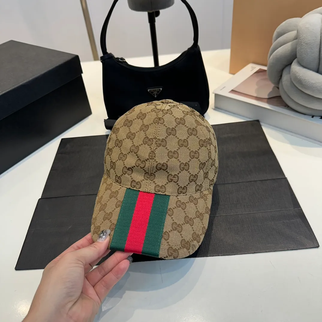 P90 Gucci (Gucci) classic original baseball cap, logo webbing counter 1:1 mold customization, the highest version, original canvas + first layer of cowhide, pure cotton lining, light and breathable! Actual shot, suitable for men and women in all seasons, basic head circumference 56cm, adjustable patches