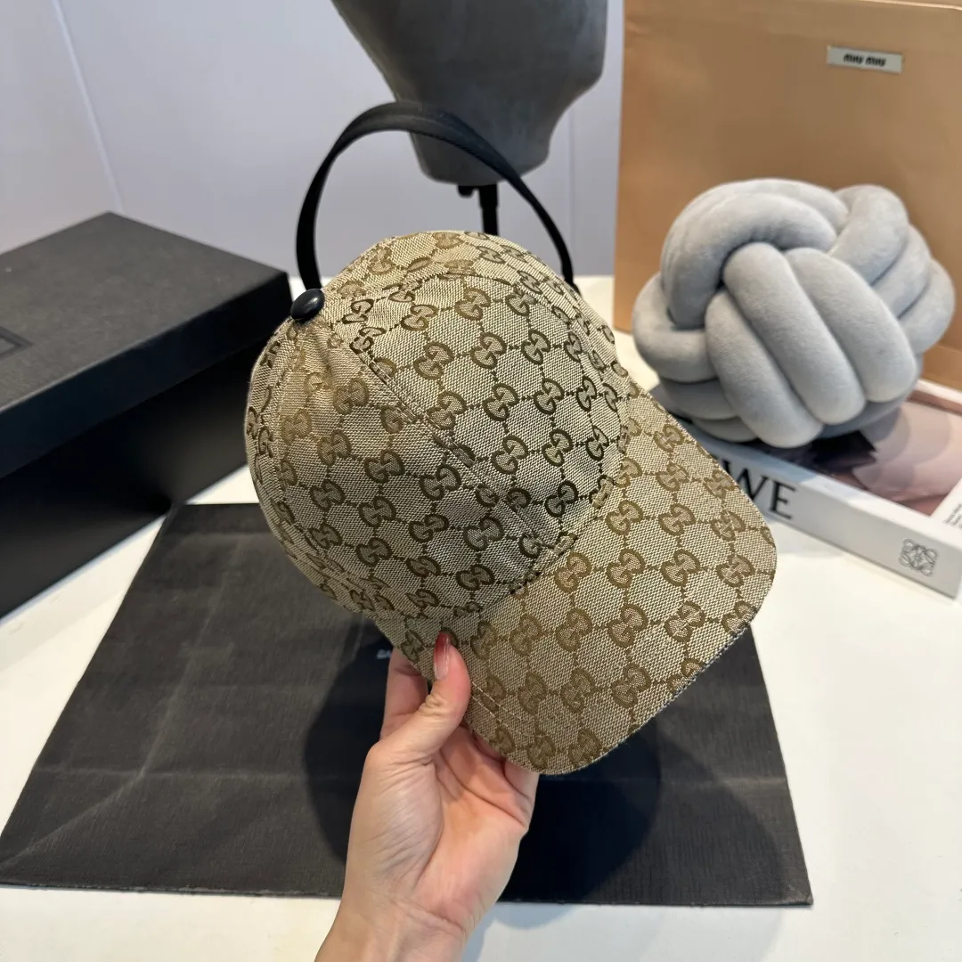 P60 Gucci (Gucci) classic original baseball cap😍Customized with 1:1 mold opening at the counter, the highest version, the original canvas is light and breathable! Photographed in real life, suitable for men and women in all seasons, basic head circumference 56cm, adjustable patches.