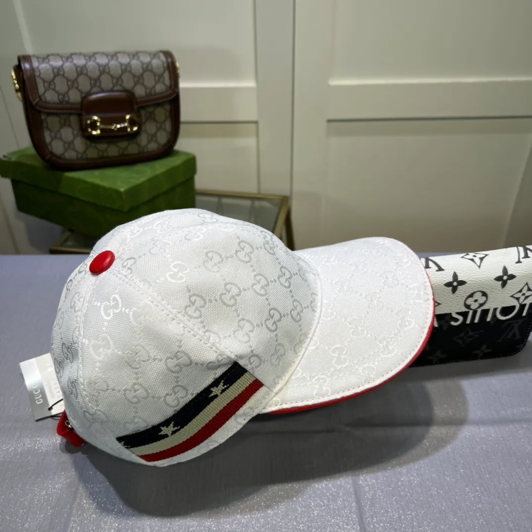 p90💰10,000-year-old classic model is shipped! Gucci (Gucci) classic original baseball cap 😍😍Customized at the 1:1 counter mold, the highest version, original canvas + first layer of cowhide, pure cotton lining, light and breathable! Photographed in real life, suitable for men and women in all seasons, basic head circumference 56cm, adjustable patches.