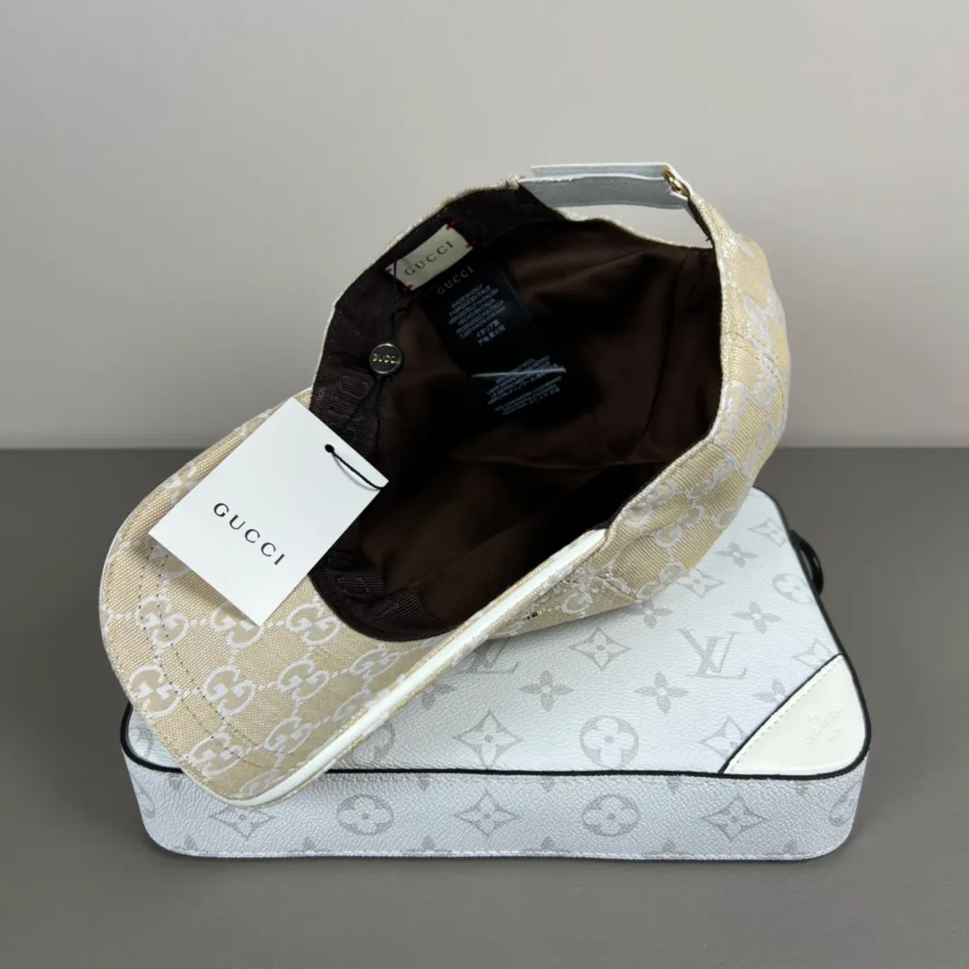 P60💰Gucci Baseball Cap♥️GUCCI🧢Official new product, baseball cap, original quality, hot arrival 🔥🎩 The craftsmanship is very exquisite, high-end and classy! Low-key luxury, easy to carry! Running volume!