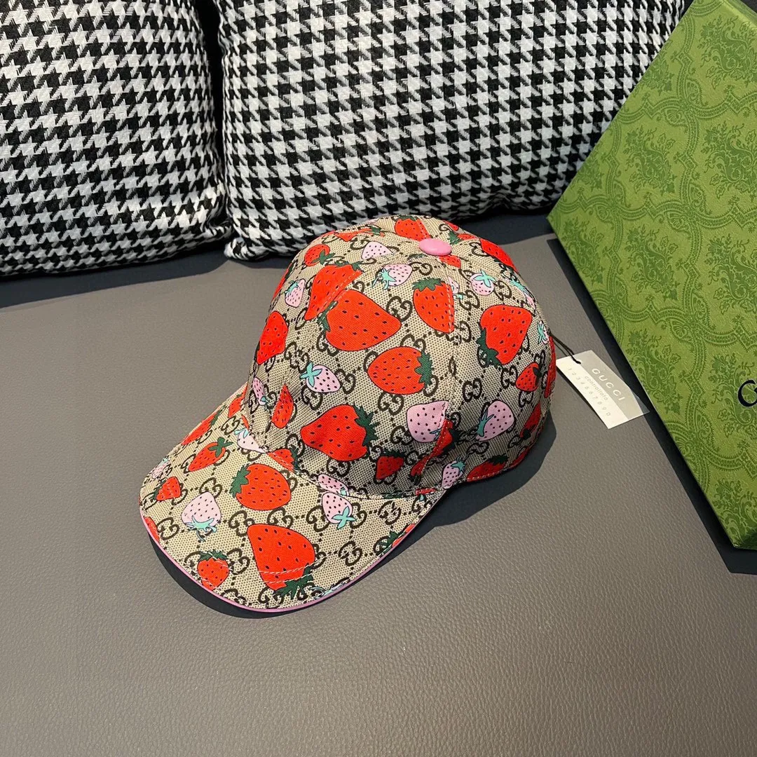 🉐️90, Gucci's latest baseball cap, with strawberry elements, 1:1 mold customization, original order quality, details comparable to those at the counter, original canvas fabric + first-layer cowhide, great quality! The first choice for handsome men and beautiful women, fashionable and versatile.