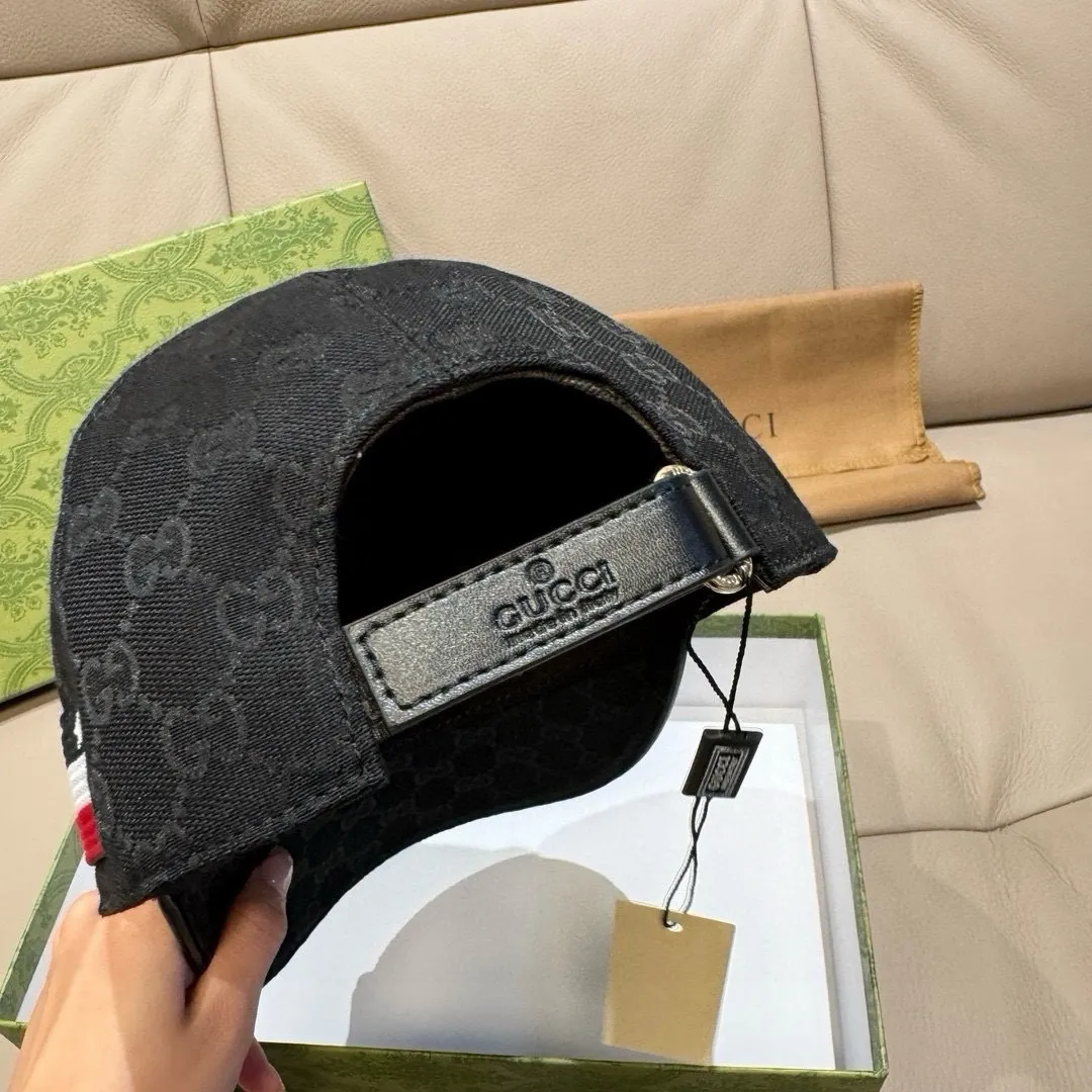 p90, Gucci (Gucci) classic original baseball cap, five-star webbing, 1:1 mold customization, original canvas + first-layer cowhide, popular purchasing agent, versatile style for men and women, great quality! The basic head circumference is 56cm, and the patch is adjustable.