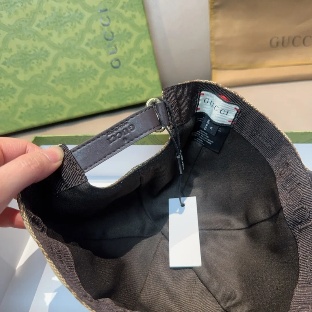 P90, Gucci (Gucci) new original baseball cap, canvas and leather, best-selling model at the counter, 1:1 mold customization, original canvas fabric + first-layer cowhide, fashionable and handsome! The quality is great, the basic head circumference is 56cm, and the patch is adjustable.