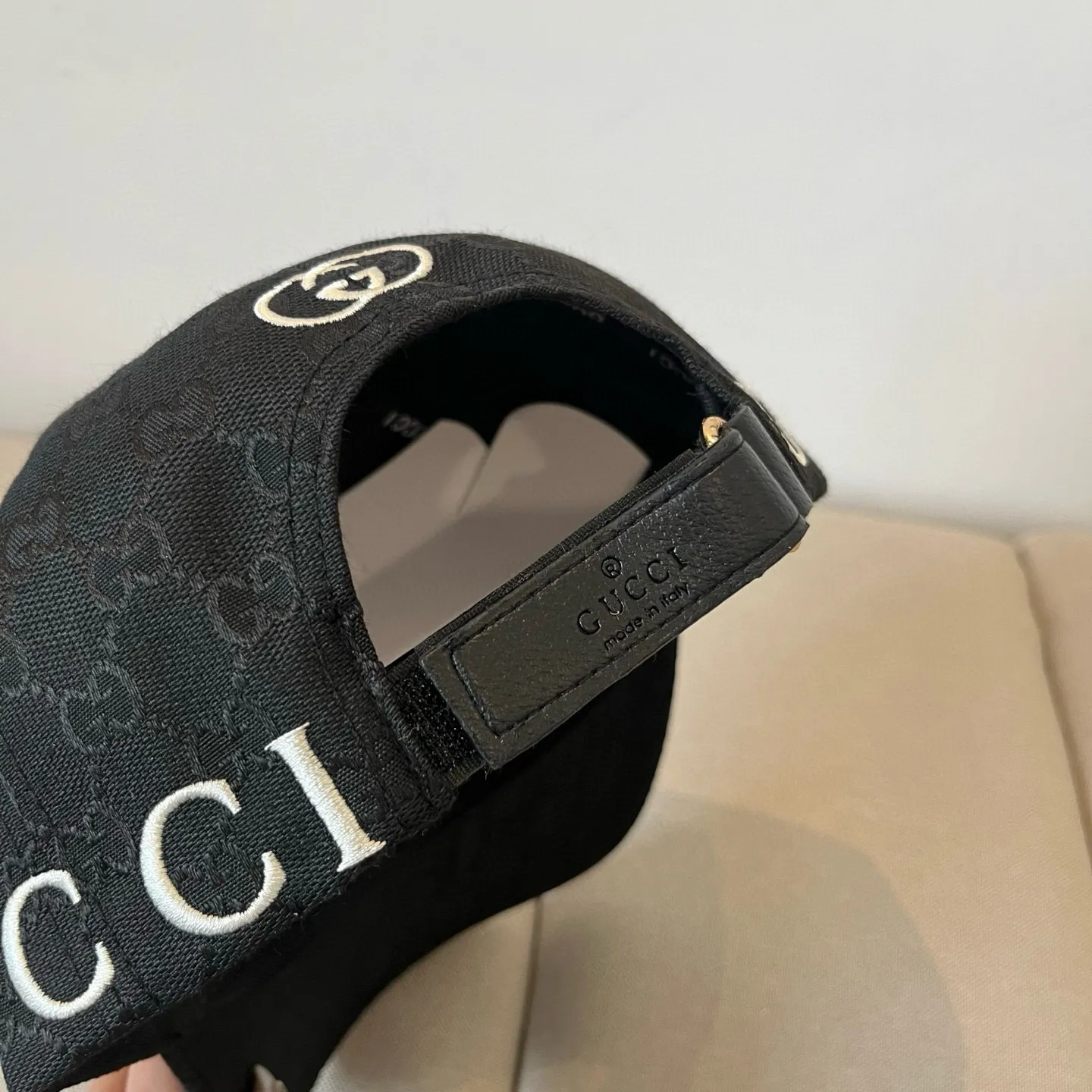 P60 Gucci Baseball Cap♥️GUCCI🧢New product from the official website, baseball cap, original quality, very popular 🔥🎩 The craftsmanship is very exquisite, high-end and classy! Low-key luxury, easy to carry! Running volume!