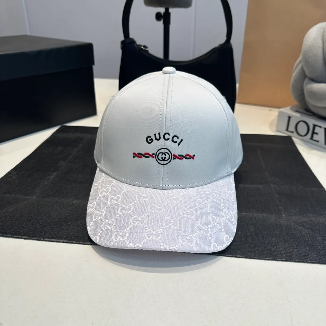 P56 Gucci Baseball Cap♥️GUCCI🧢New product from the official website, baseball cap, original quality, hot arrival 🔥🎩 The craftsmanship is very exquisite, high-end and classy! Low-key luxury, easy to carry! Running volume!
