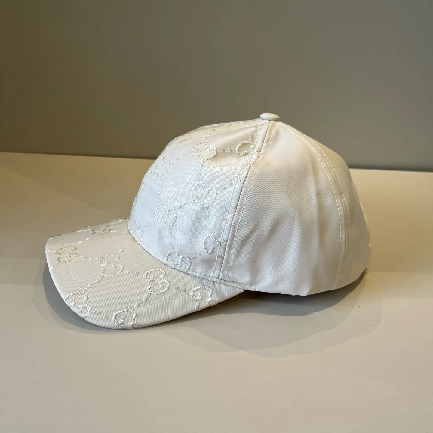 P60 Gucci Baseball Cap♥️GUCCI🧢New product from the official website, baseball cap, original quality, very popular 🔥🎩 The craftsmanship is very exquisite, high-end and classy! Low-key luxury, easy to carry! Running volume!