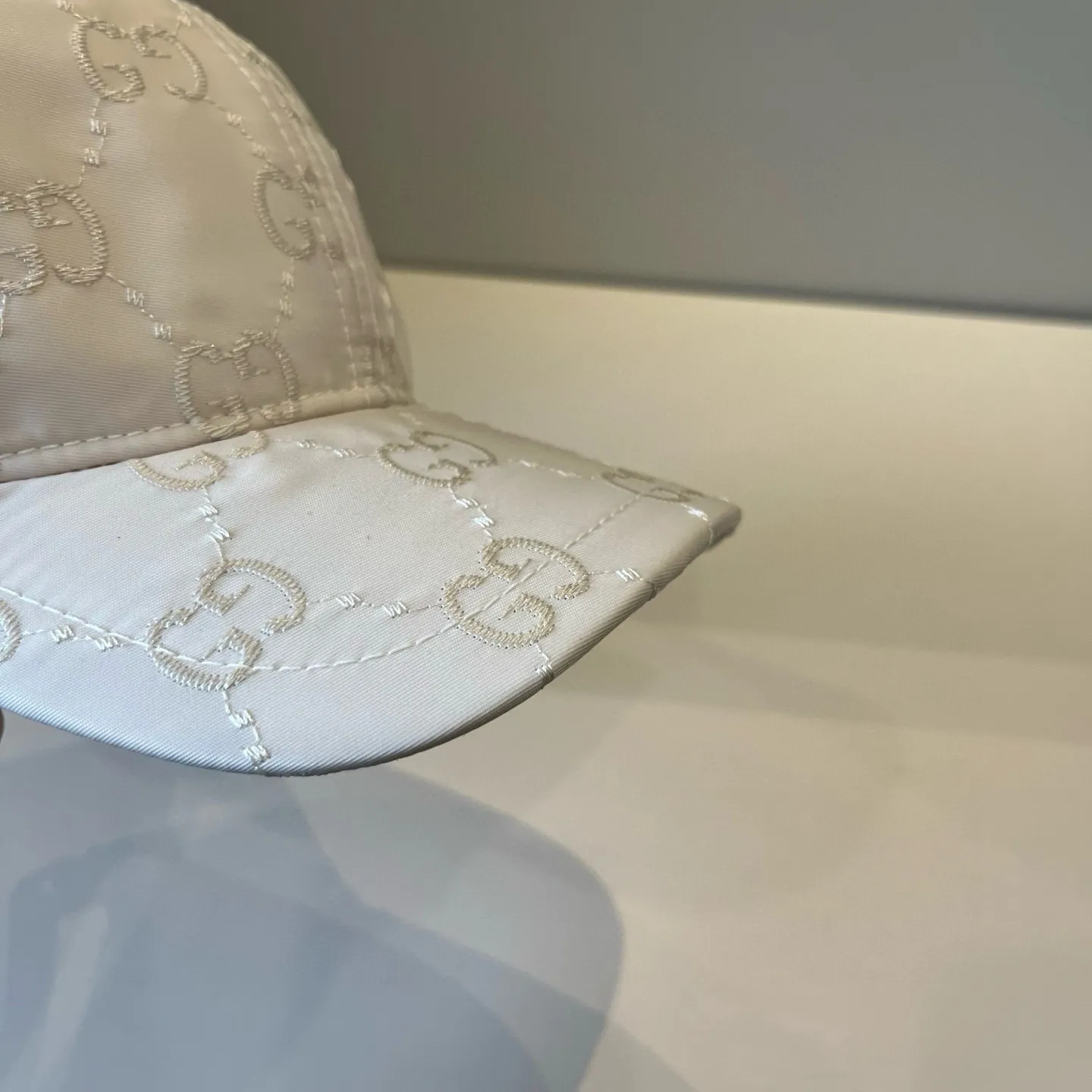 P60 Gucci Baseball Cap♥️GUCCI🧢New product from the official website, baseball cap, original quality, very popular 🔥🎩 The craftsmanship is very exquisite, high-end and classy! Low-key luxury, easy to carry! Running volume!