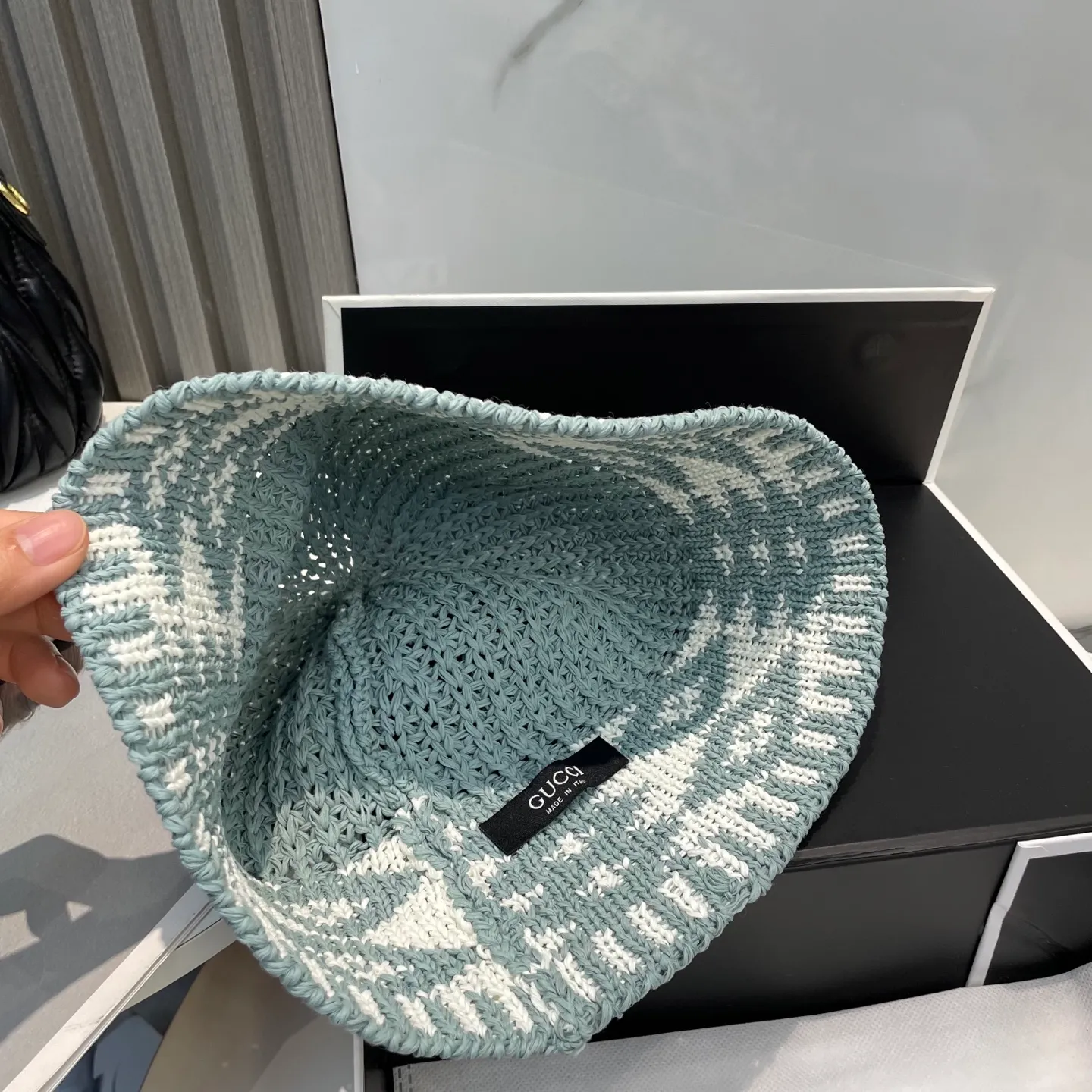 P70 Gucci's new knitted hat, made with high density, a super tasteful knitted hat~the first choice for going out on the street! The shape of the hat is super nice, the color is perfect, and it’s light to carry! A must-have for little fairies🧚Head circumference 57cm