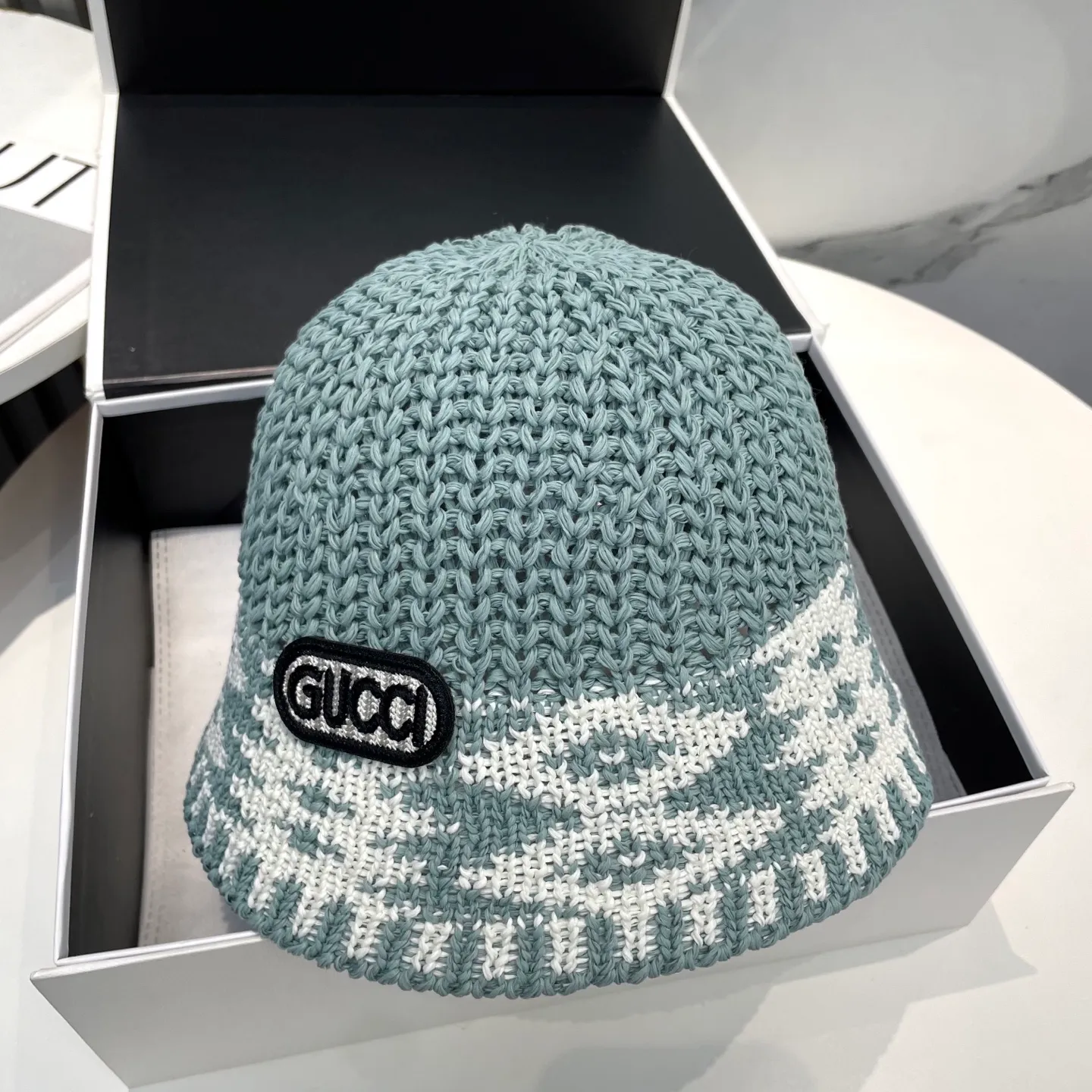 P70 Gucci's new knitted hat, made with high density, a super tasteful knitted hat~the first choice for going out on the street! The shape of the hat is super nice, the color is perfect, and it’s light to carry! A must-have for little fairies🧚Head circumference 57cm