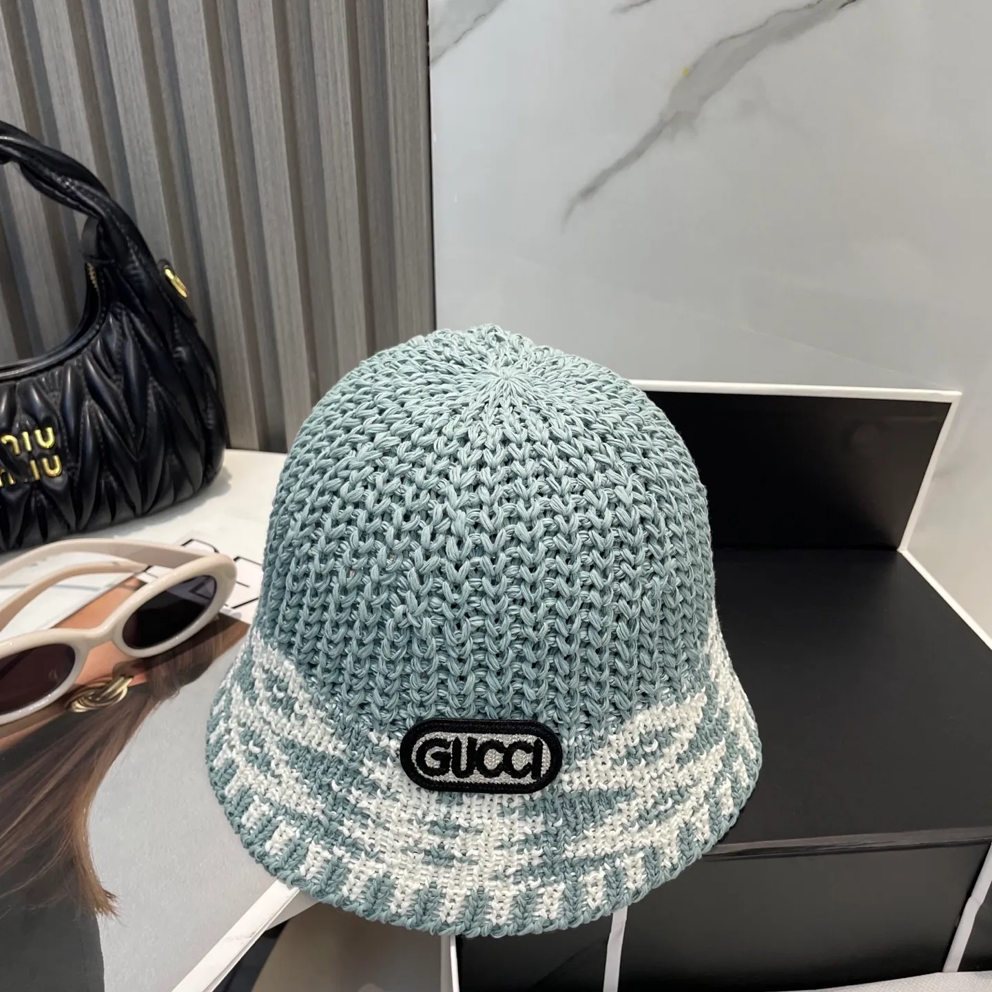 P70 Gucci's new knitted hat, made with high density, a super tasteful knitted hat~the first choice for going out on the street! The shape of the hat is super nice, the color is perfect, and it’s light to carry! A must-have for little fairies🧚Head circumference 57cm