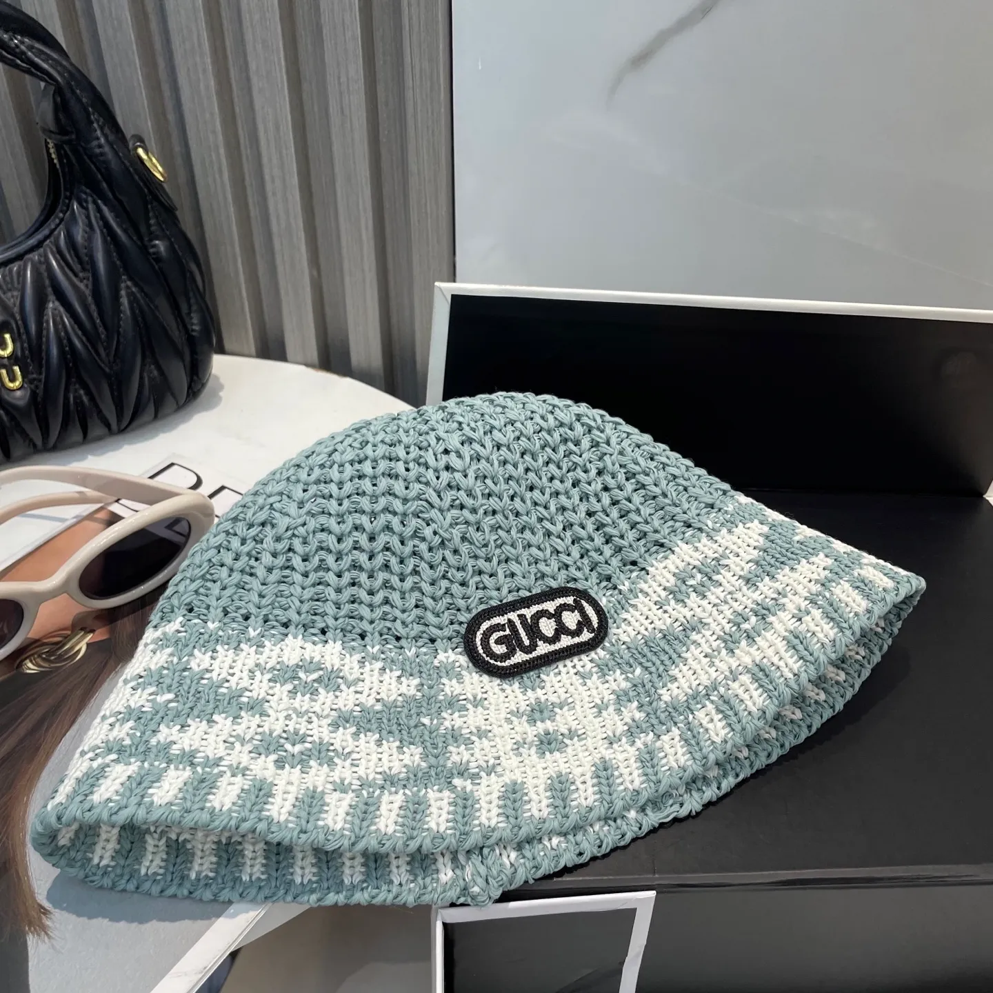 P70 Gucci's new knitted hat, made with high density, a super tasteful knitted hat~the first choice for going out on the street! The shape of the hat is super nice, the color is perfect, and it’s light to carry! A must-have for little fairies🧚Head circumference 57cm