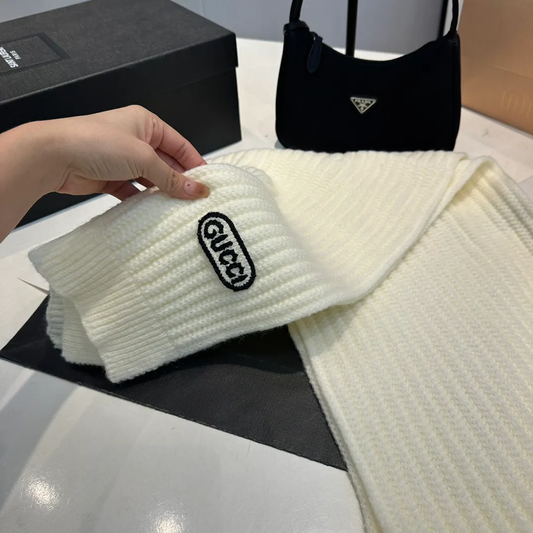 P180 Gucci Gucci three-piece set👏rabbit wool + cashmere knitted scarf and hat set, warm and fashionable, comfortable and soft texture, versatile style💑unisex, couple style