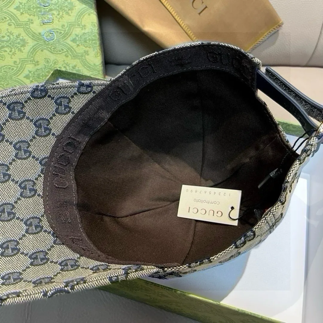 p90 new model shipped!   , Gucci (Gucci) latest original baseball cap, wide webbing. 1:1 mold opening and customization at the counter, the highest version, original canvas fabric + first-layer cowhide, light and breathable! Photographed in real life, suitable for men and women in all seasons, basic head circumference 56cm, adjustable patches.