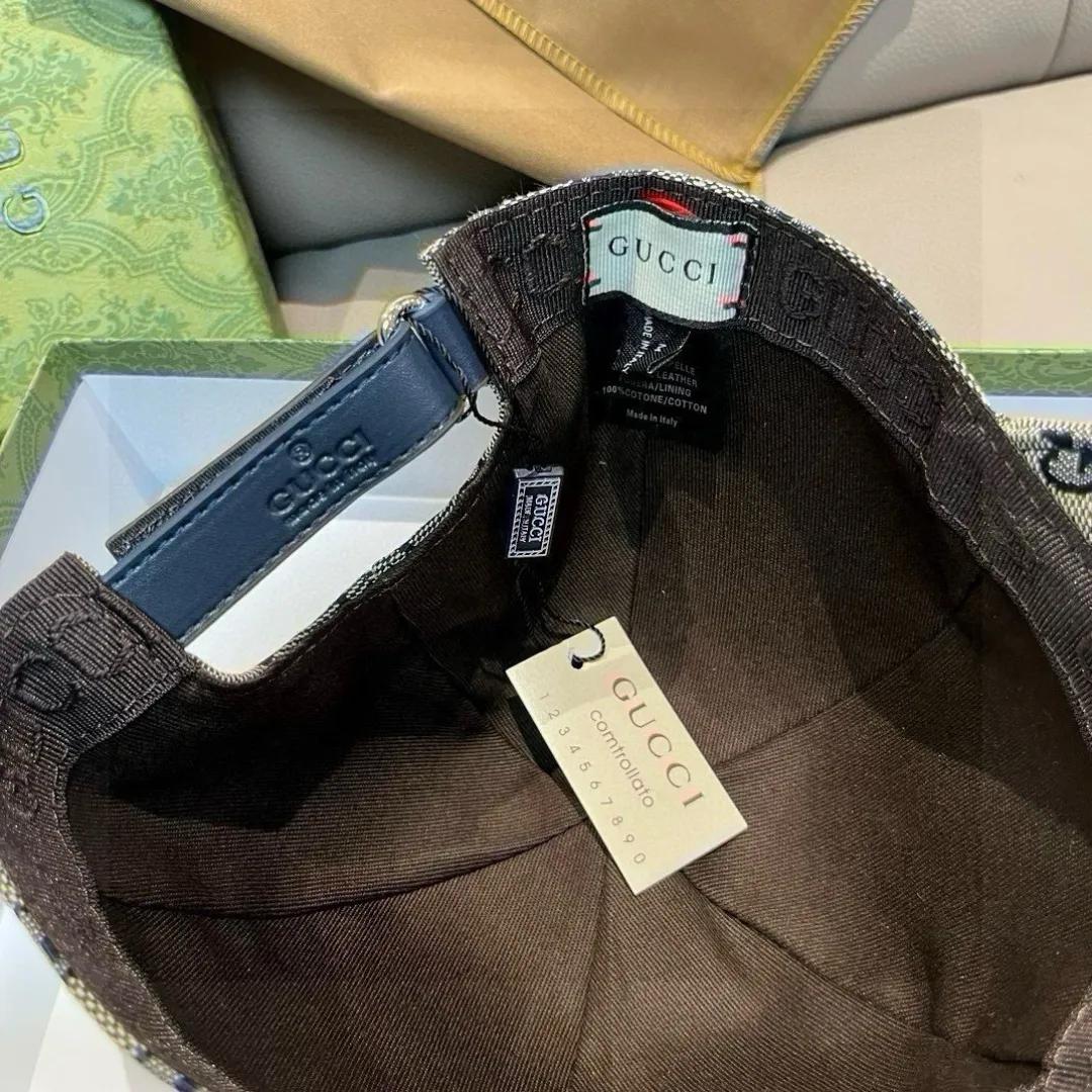 p90 new model shipped!   , Gucci (Gucci) latest original baseball cap, wide webbing. 1:1 mold opening and customization at the counter, the highest version, original canvas fabric + first-layer cowhide, light and breathable! Photographed in real life, suitable for men and women in all seasons, basic head circumference 56cm, adjustable patches.