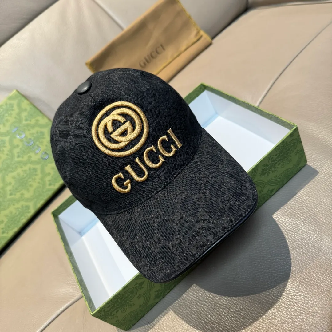 P90, Gucci (Gucci) new original baseball cap, large GUCCI embroidery, 1:1 mold customization, heavy embroidery, details comparable to counters, original canvas fabric + first-layer cowhide, excellent quality! The first choice for handsome men and beautiful women, fashionable and versatile. The basic head circumference is 56cm, and the patch is adjustable.
